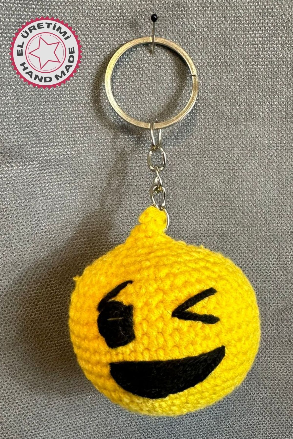 Uretti - Tuğba 9352 3517 El Yapımı Örgü Göz Kırpan Emoji Model Anahtarlık
