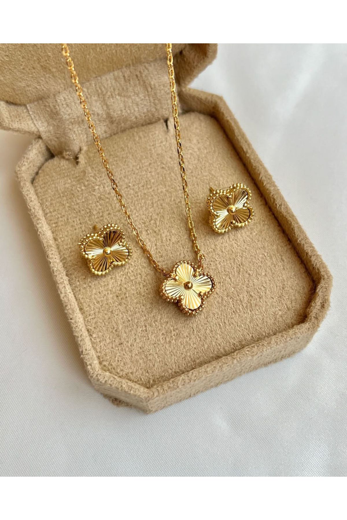 ANGELSS JEWELLERY Yonca Gold Kolye Küpe Set Van Cleeff (Yonca Model Gold Kolye Küpe Seti)