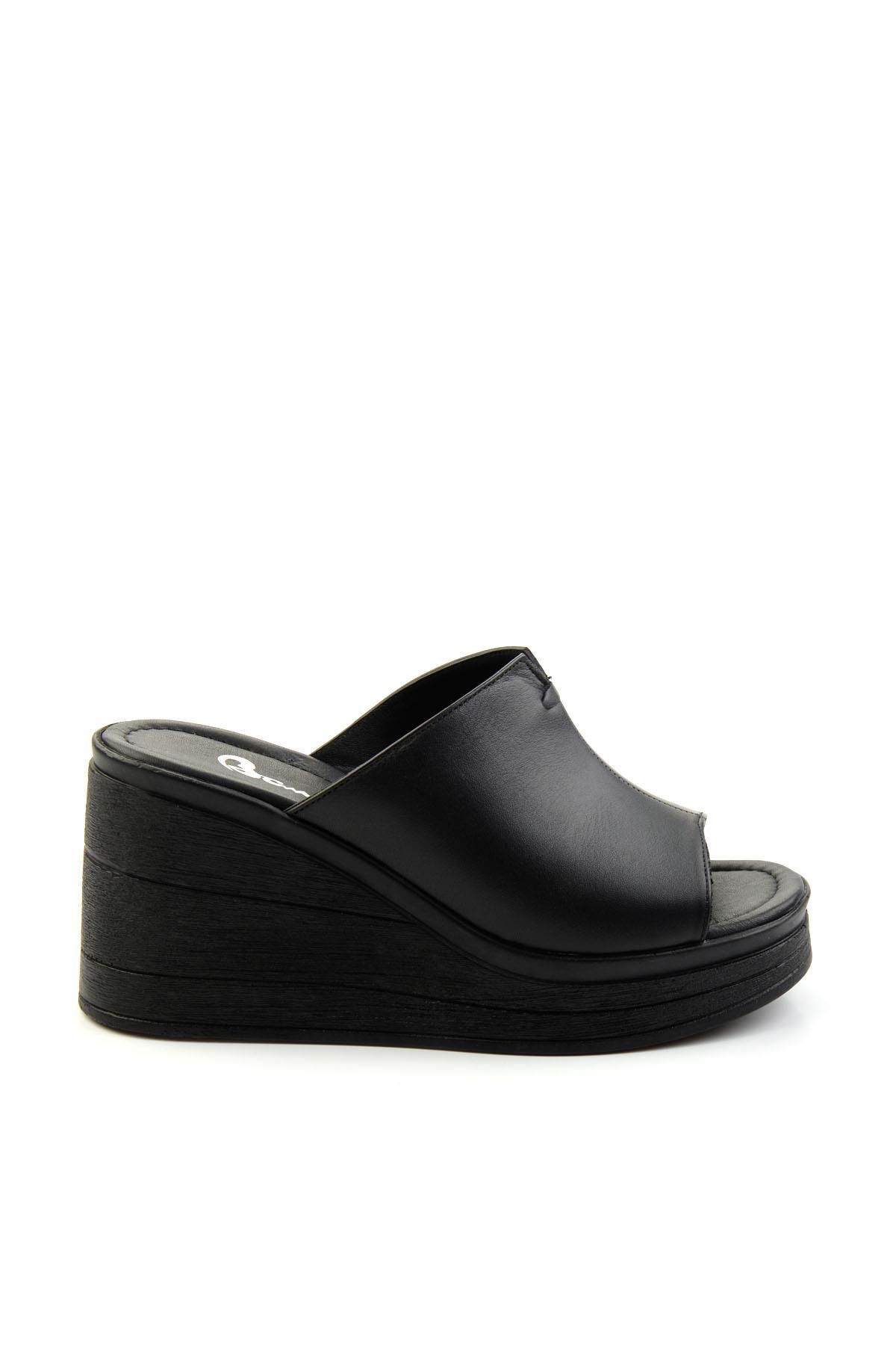Bambi Siyah Leather Kadın Terlik K04040012603