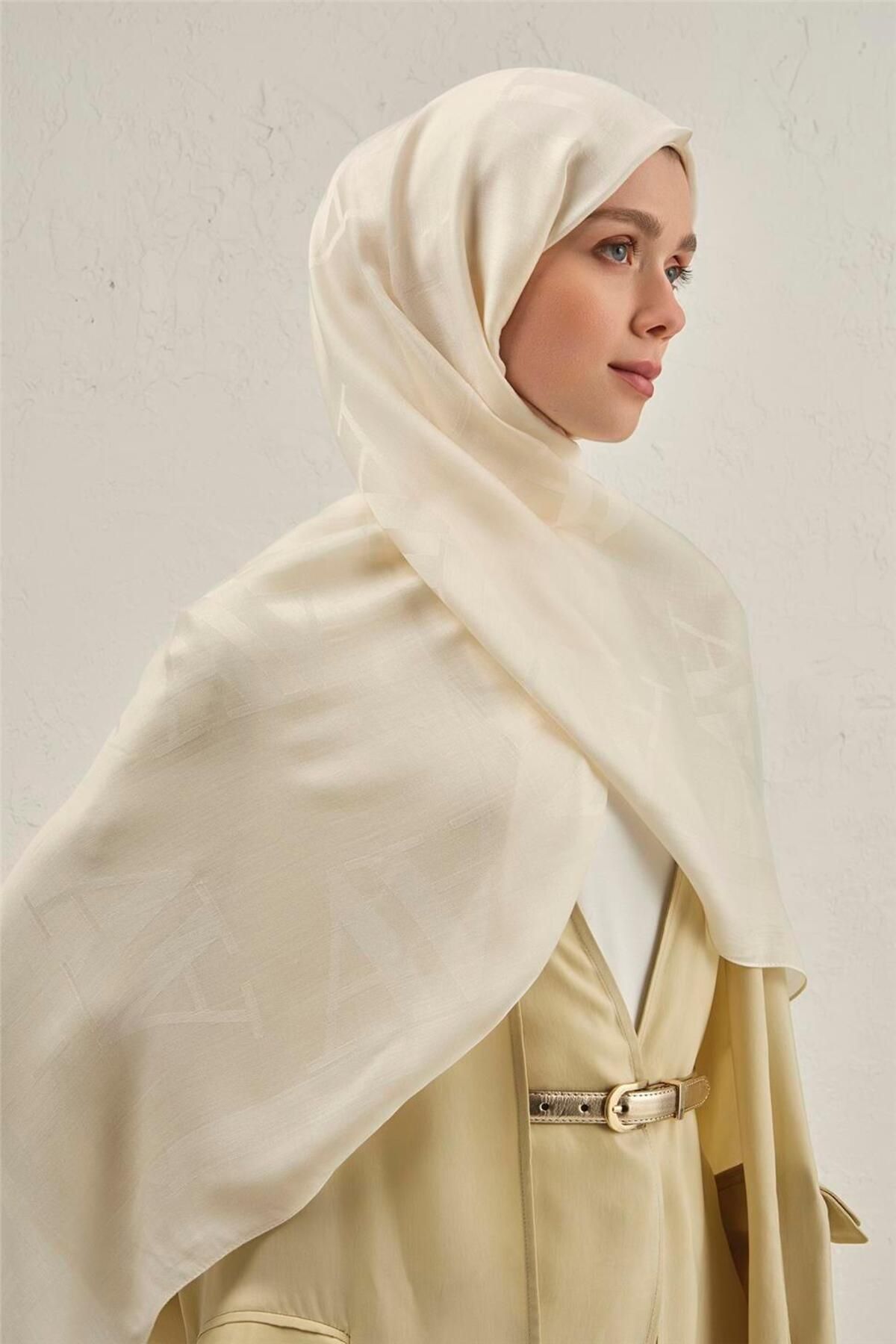 Armine-Woolair Shawl 2 39 3