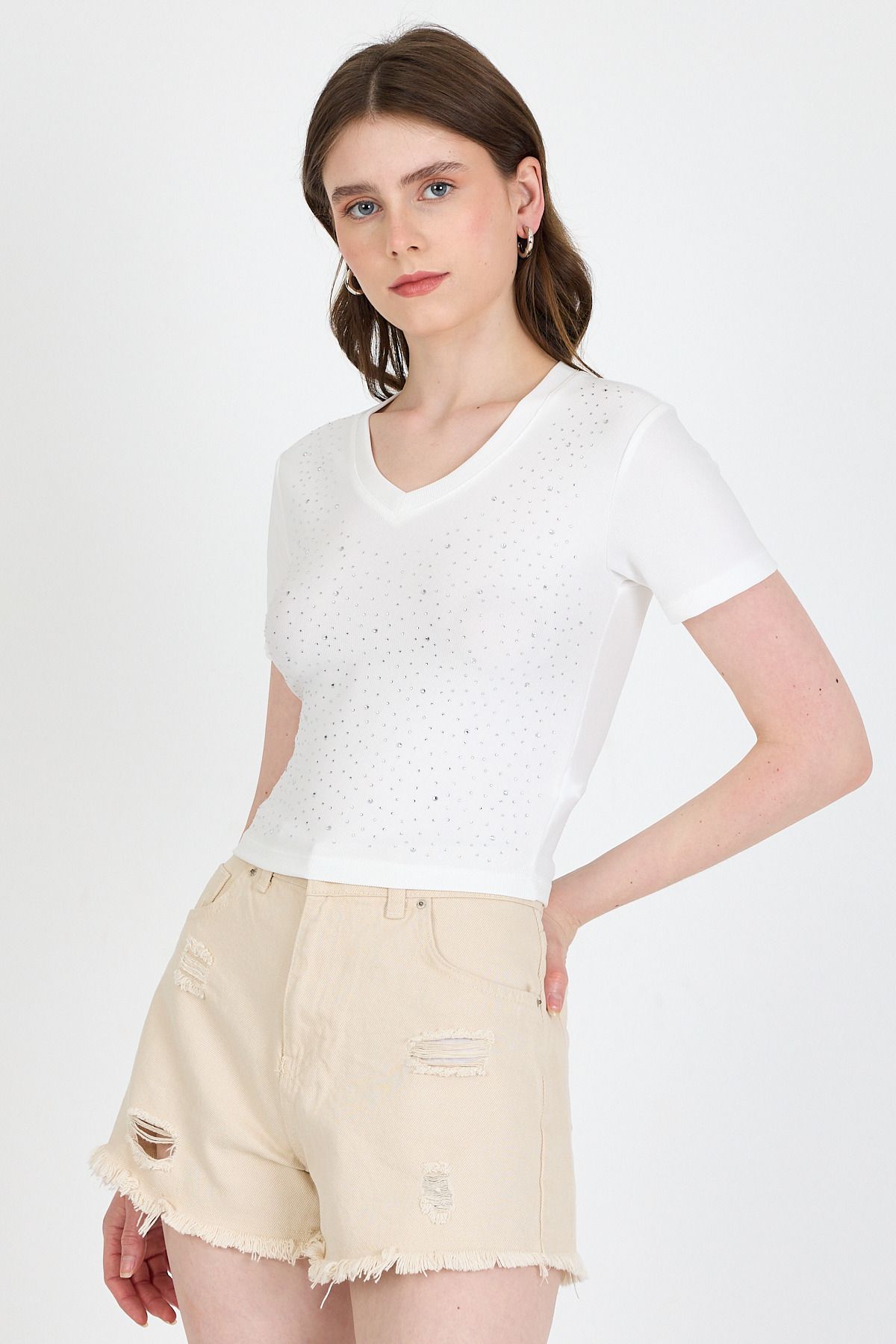 Rays Ekru Taş İşleme Detaylı V Yaka Slim Fit Tişört 0949