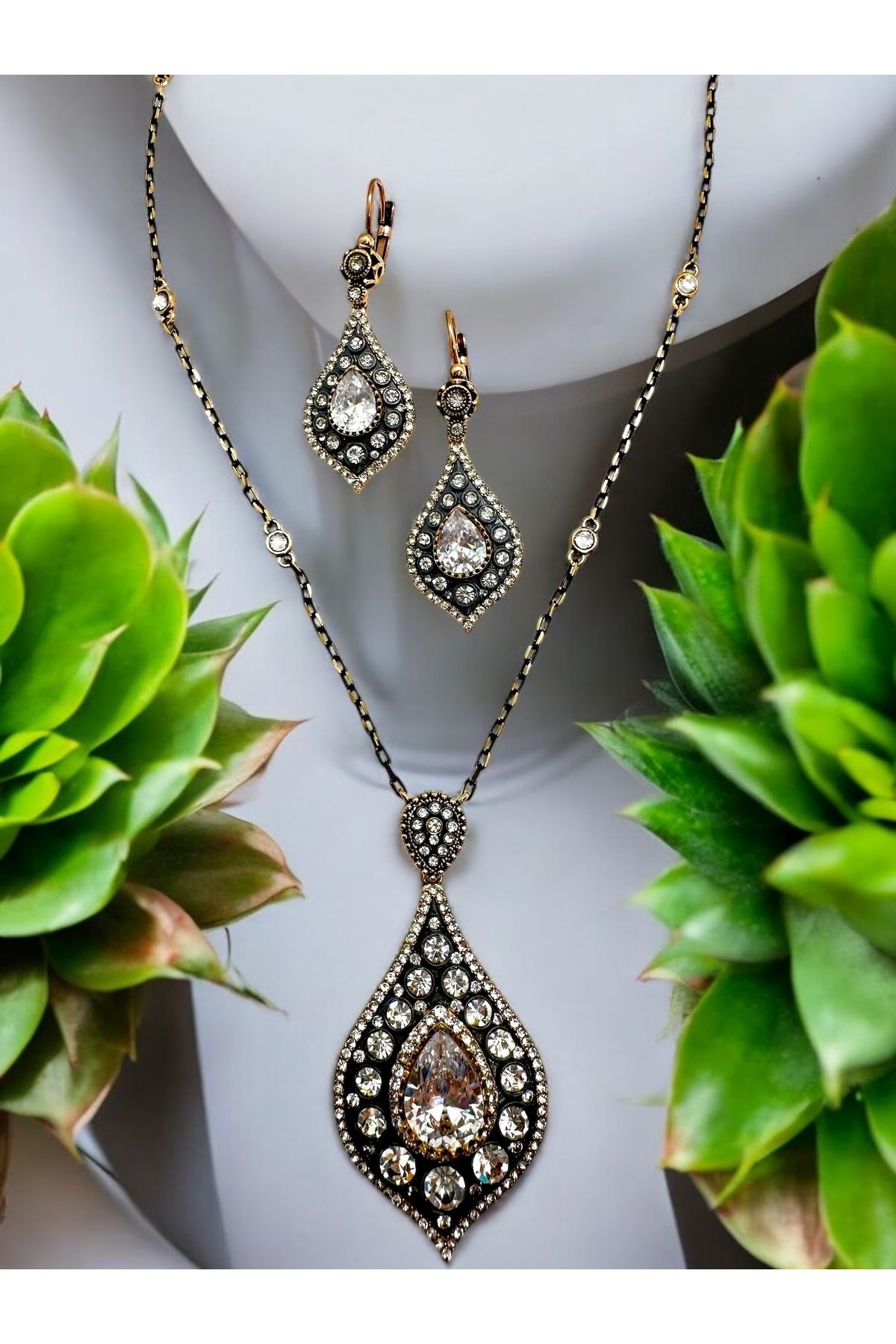 FUYA JEWELLERY Zirkon Taşlı Damla Kolye, Küpe Set