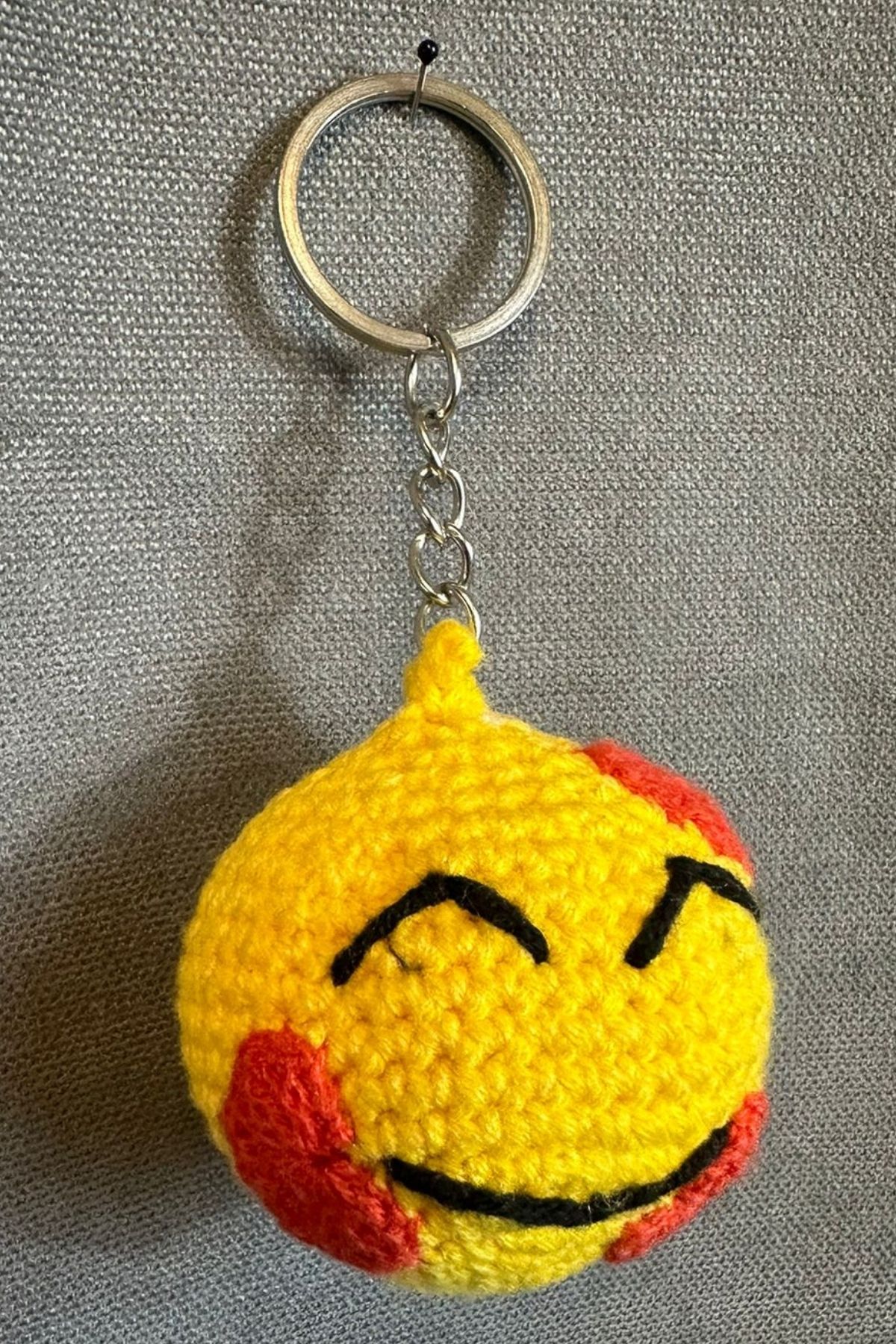 Uretti-- Tuğba 9352 4148 Smiling Face Emoji Model Keychain with Handmade Knitted Hearts 4