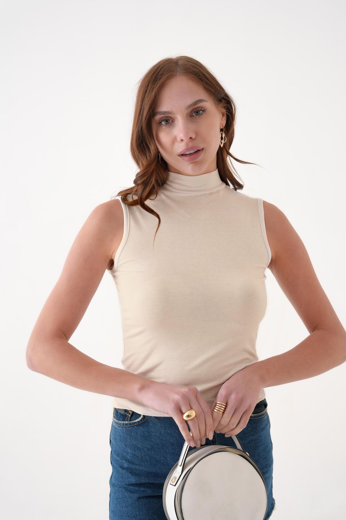 SHEMALL LUXURY Dik Yaka Bej Yarım Balıkçı Kolsuz Body Bluz 25510