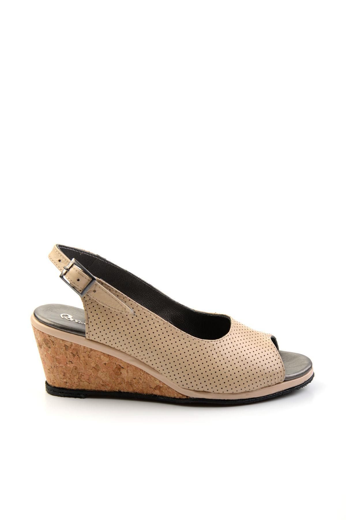 Bambi Bej Leather Kadın Sandalet K05582040203