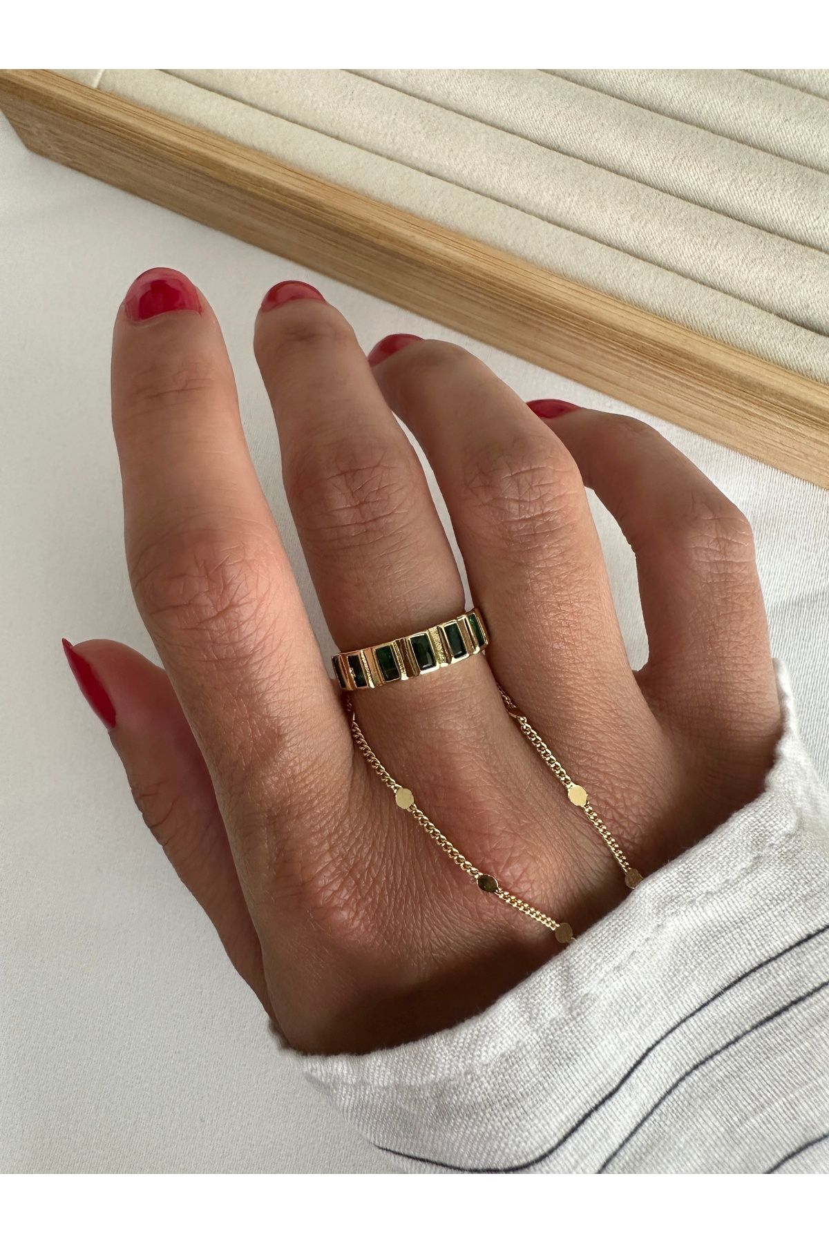 ringbox-Green Stone Rectangular Row Ring 4