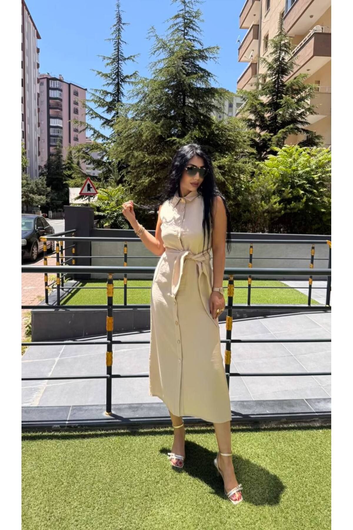 Gülşen Gök Butik Gold Düğmeli Kuşaklı Elbise Bej