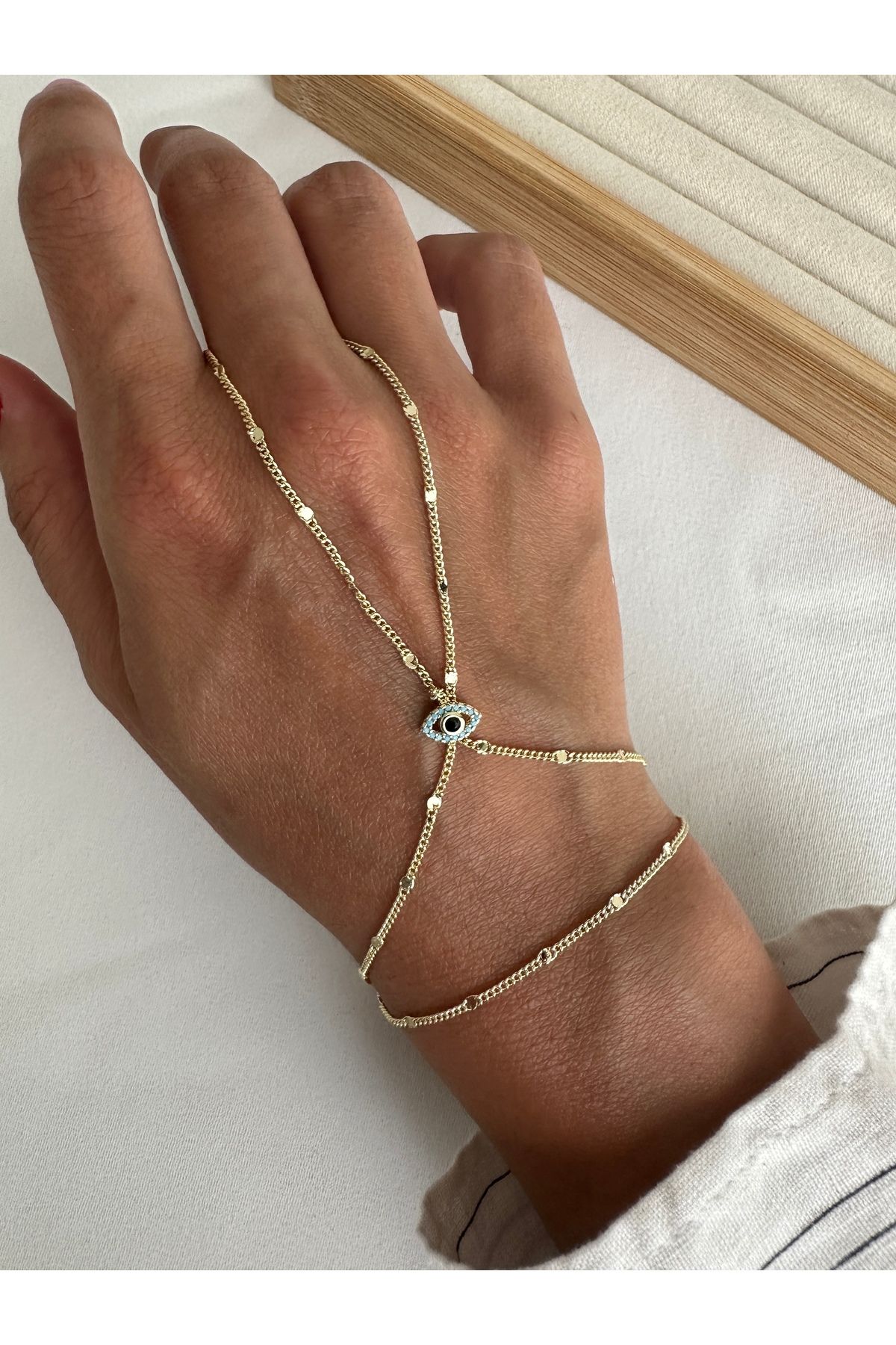 ringbox Gold Pullu Göz Detaylı Zincir Şahmeran