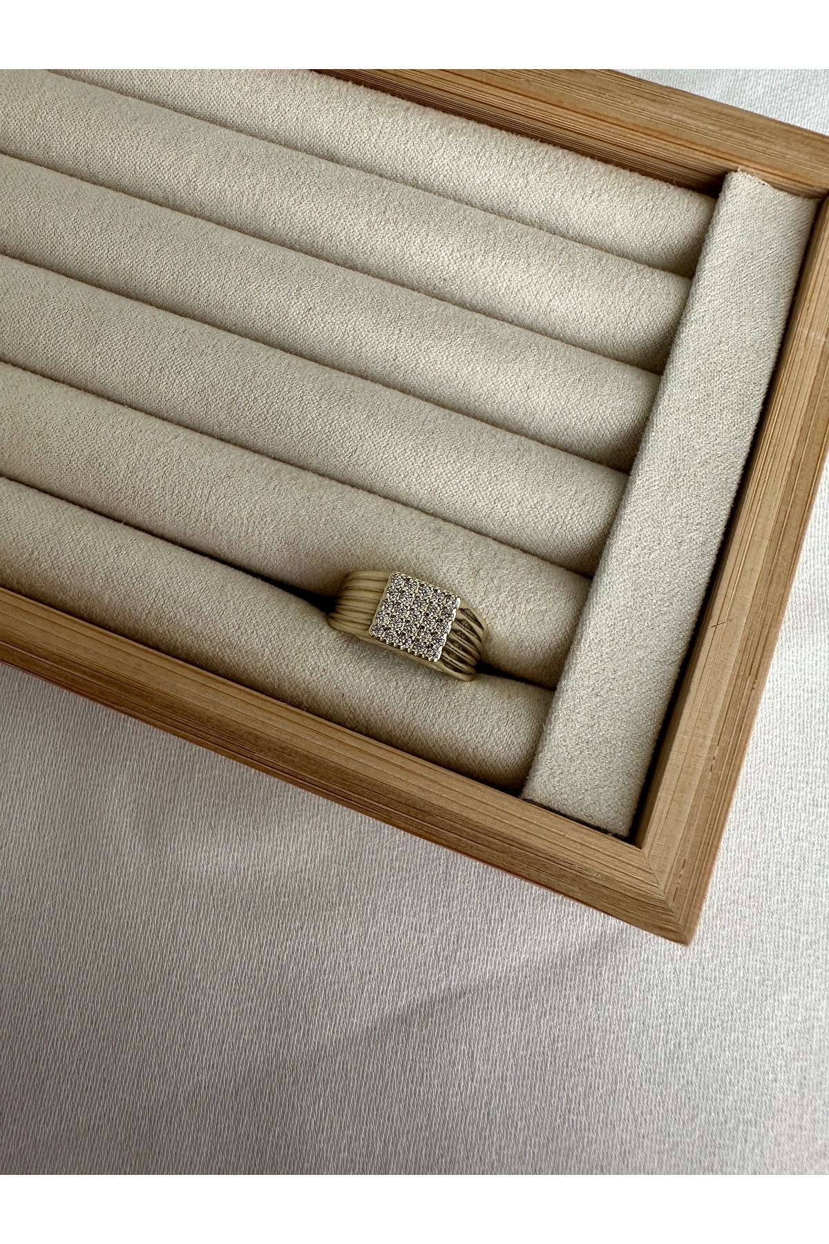 ringbox Gold Taşlı Kare Yüzük