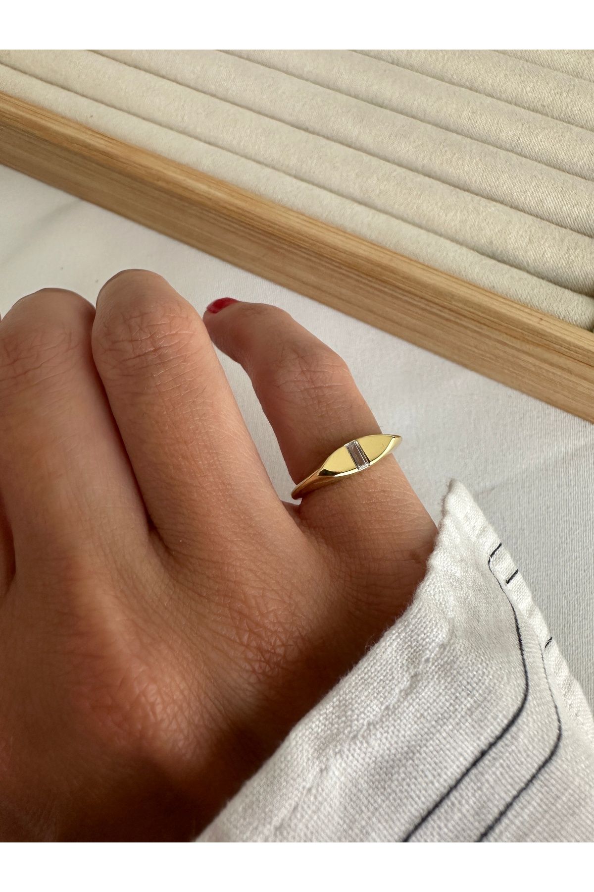 ringbox Taşlı Düz Serçe Parmak Yüzüğü