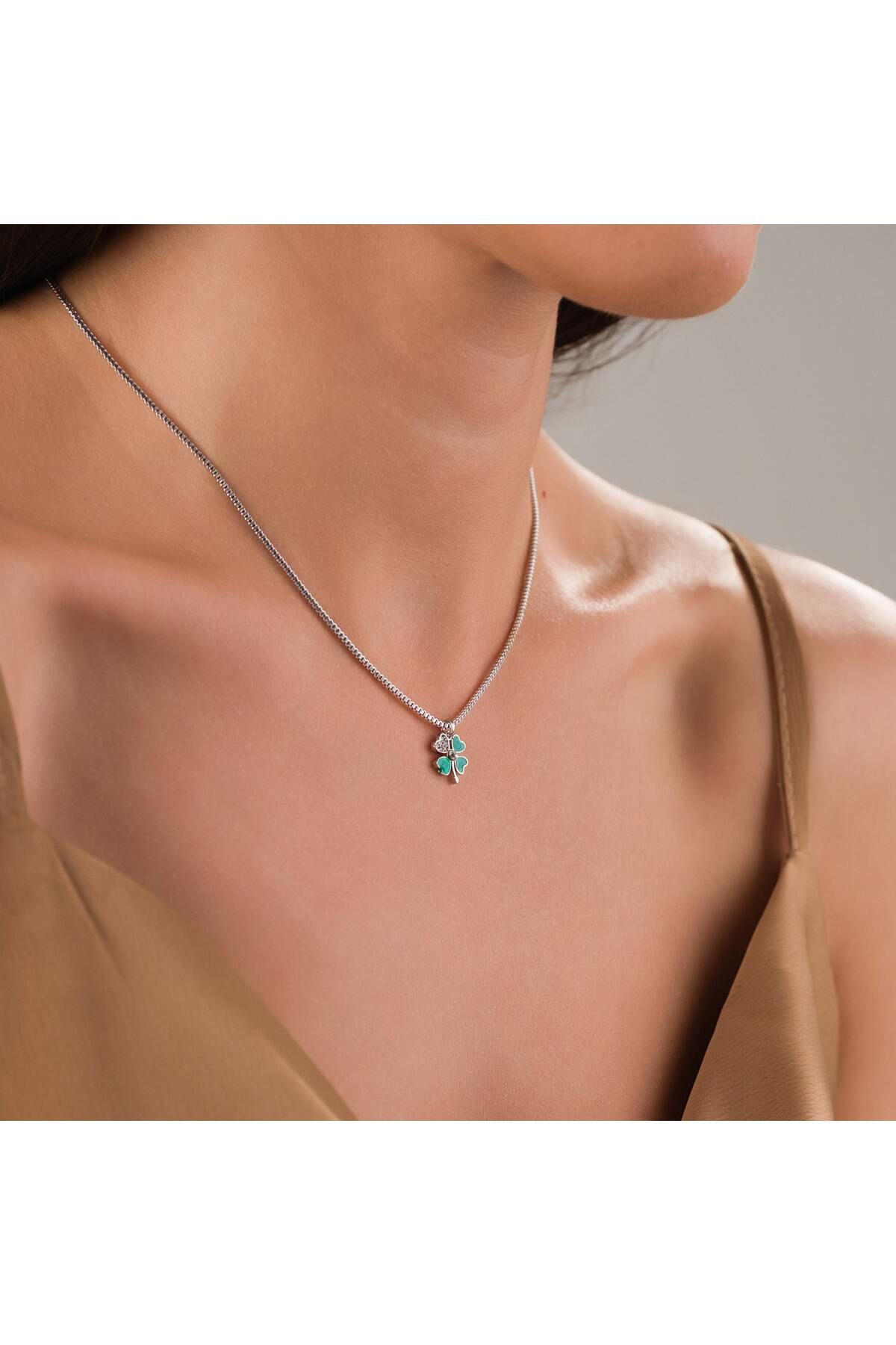 HOBİSY GIFT SHOP Şans Yoncası Figürlü Kadın Kolye , Zirkon Taş Detaylı, Kararmaz Şık Takı - Gümüş Kaplama Yeşil Yonca