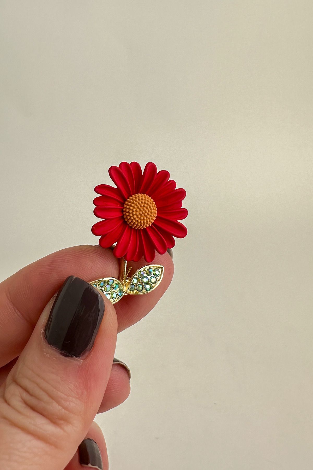 Modex Altın Rengi Yaprak Detay Taşlı Ay Çiçeği Broş (3cm)
