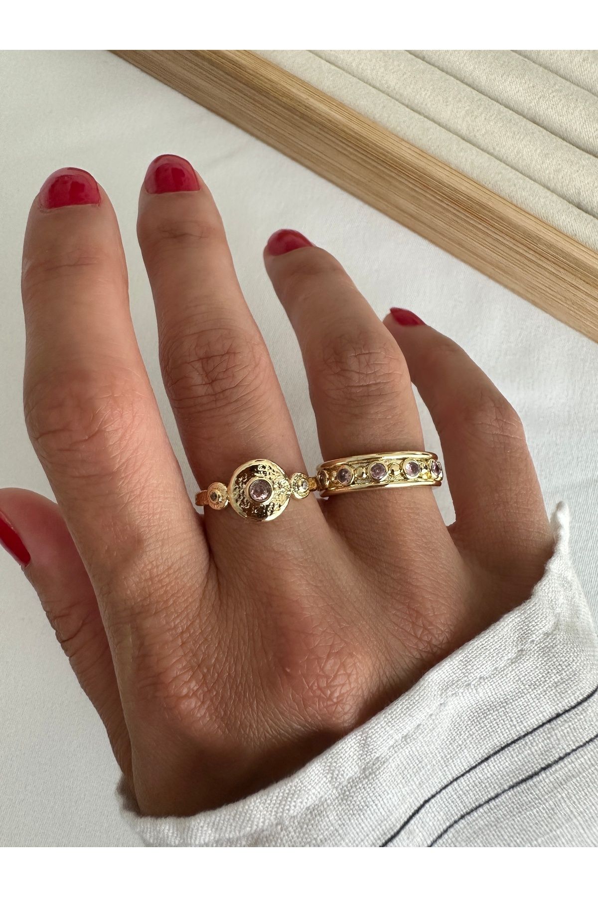 ringbox 2'li Pembe Taşlı Madalyon Yüzük Seti