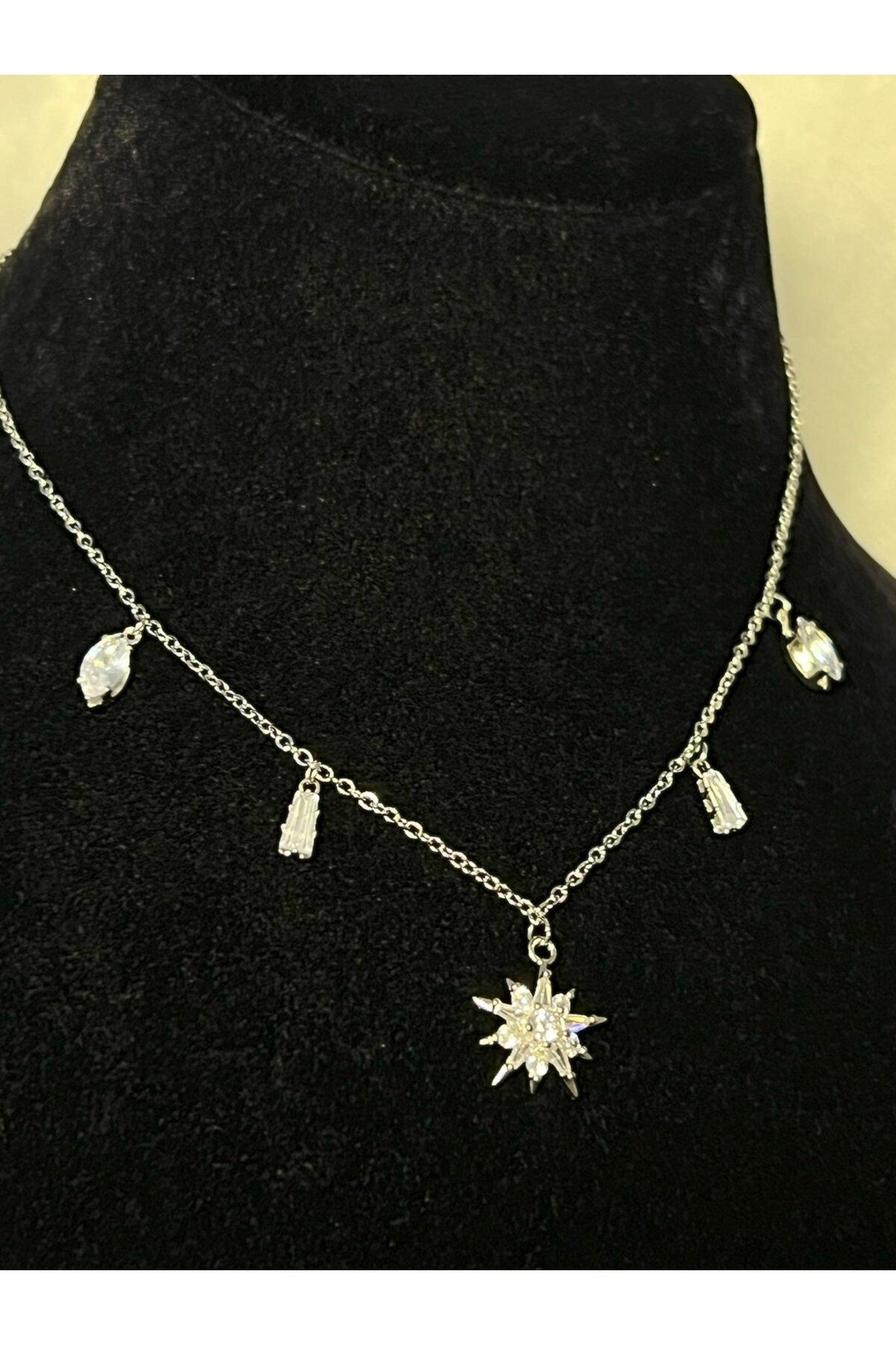 CEY ACCESSORY ÇİÇEK DETAY KOLYE KÜPE SET