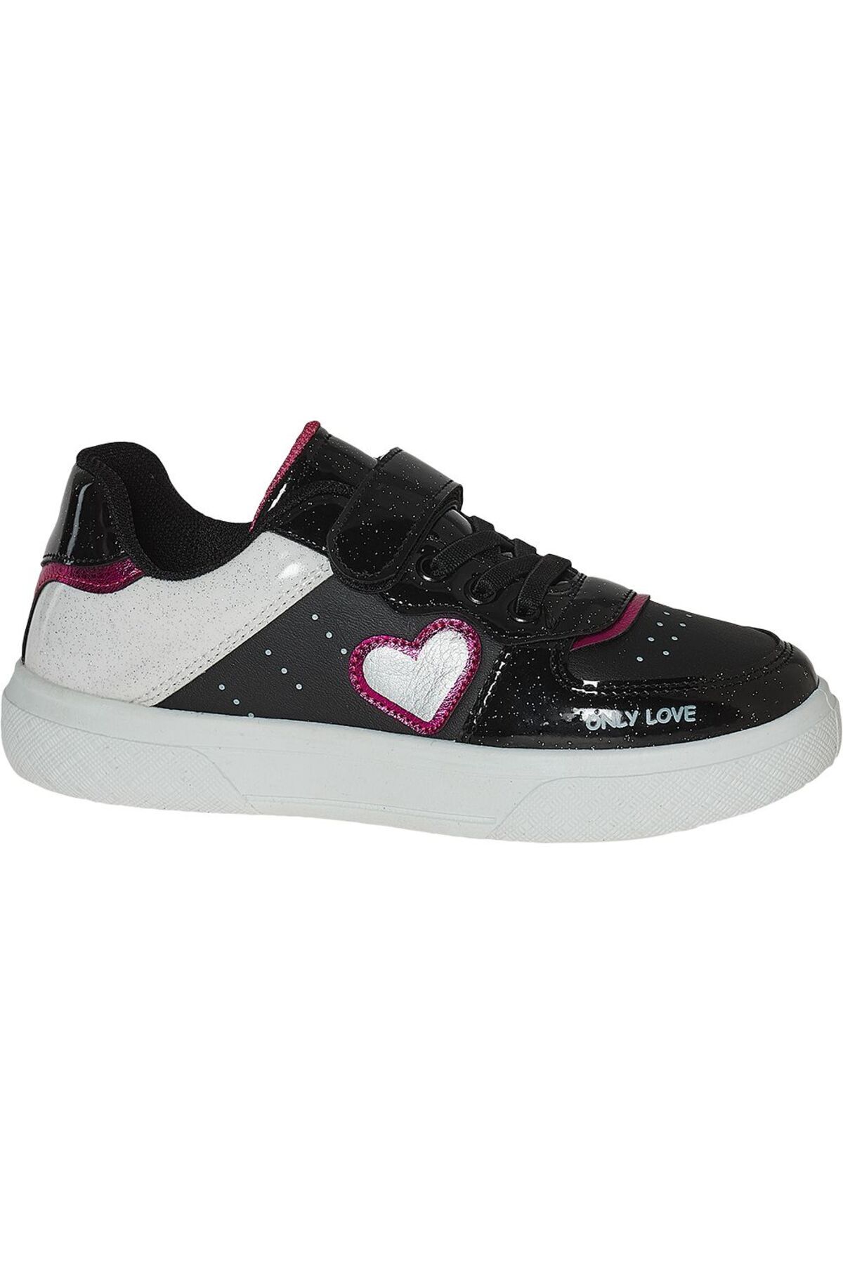 گریس لند کفش کتانی