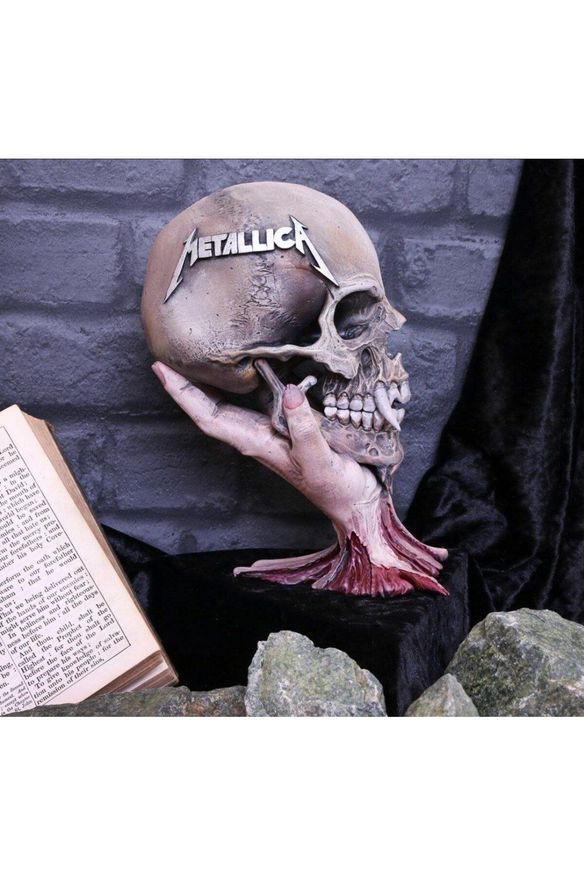 ValoriaConcept 🤘💀 Metallica Temalı Elin İçinde Kurukafa Büstü | Rock Ruhunu Yansıtan Tasarım!
