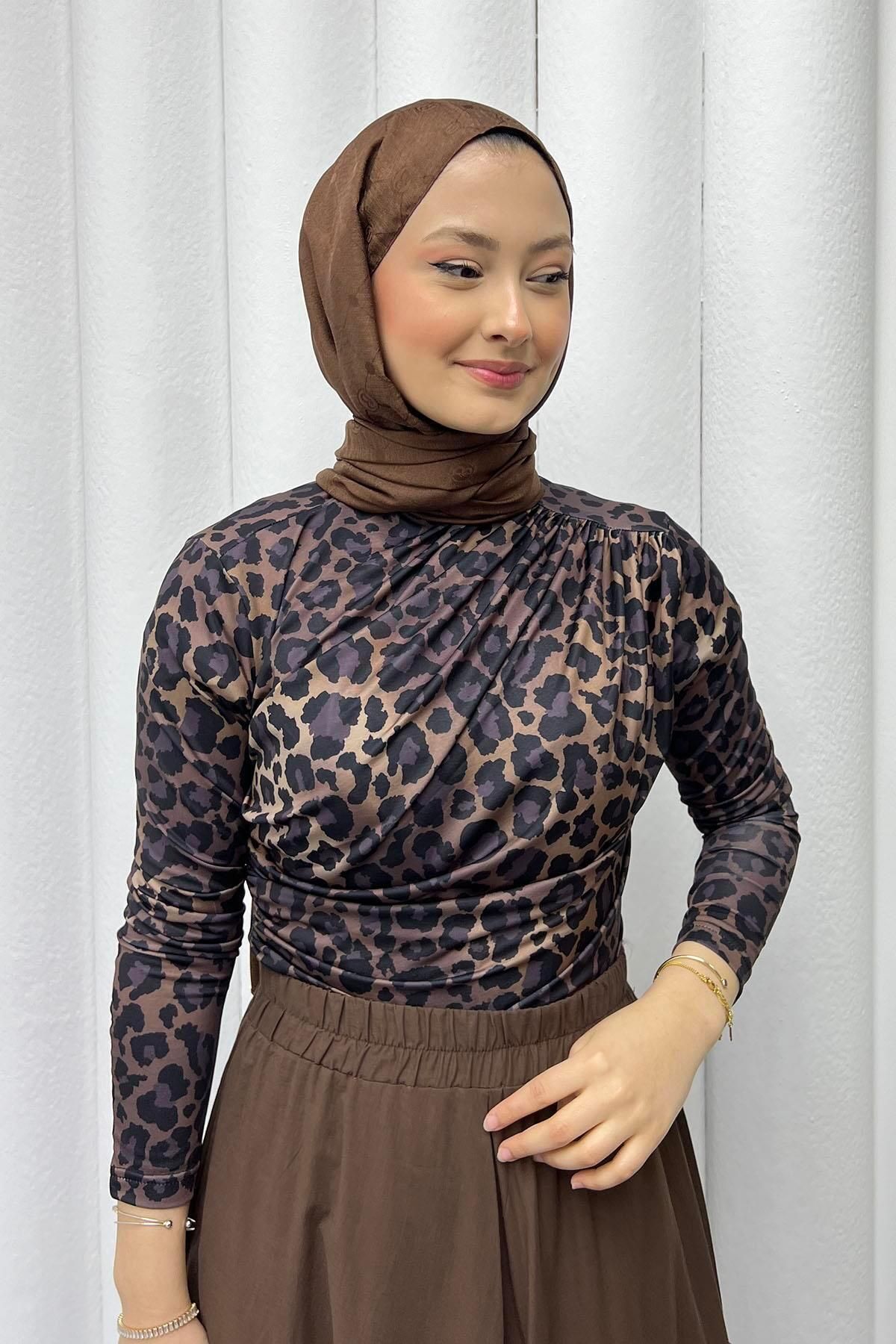 Modaensarbutik Omuz Pile Detay Leopar Desen Sandy Bluz-SİYAH