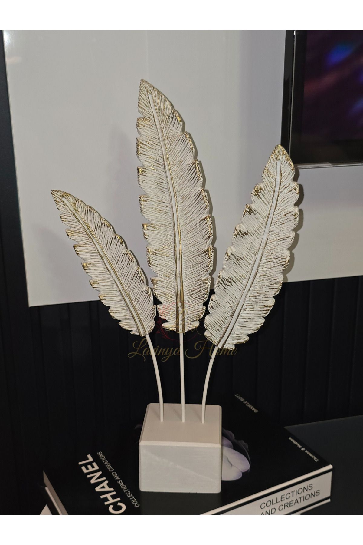 POLYESTERJİİ 3'lü Yaprak Desenli Dekoratif Polyester Biblo Seti beyaz gold detaylı– 33 cm