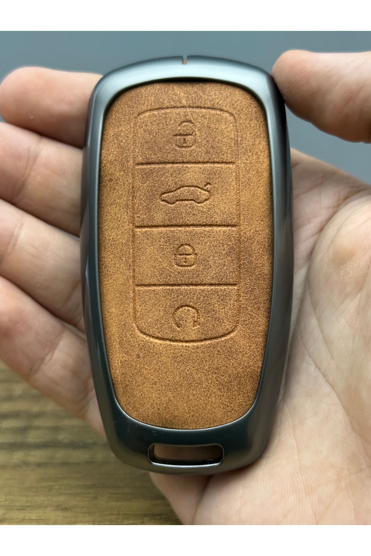 Luxe Aksesuarr Chery Tiggo 8 plus 4 Düğmelı Koruma Anahtar Kumanda Metal Kılıfı Deri Kahverengi