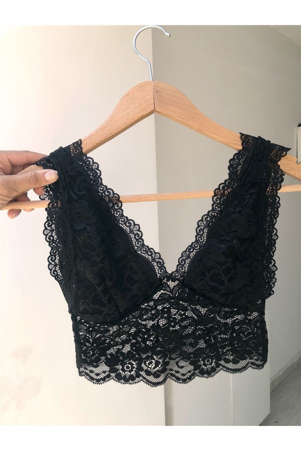 Gözde Tasarım Butik KADIN SİYAH RENK KOLSUZ V YAKA KALIN ASKILI CROP DANTEL BODY BRALET BLUZ
