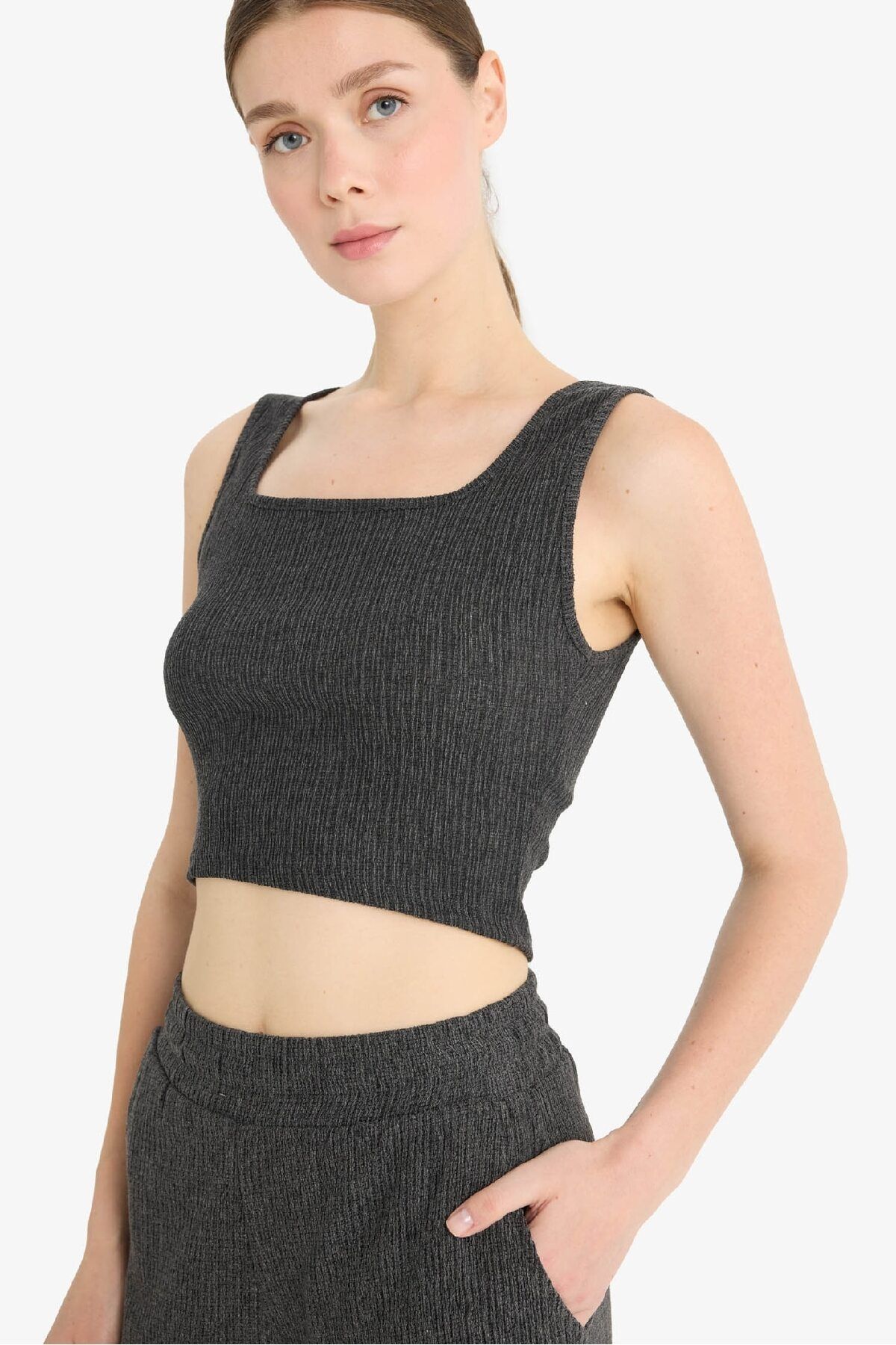 DeFacto Slim Fit Dar Kesim Yuvarlak Yaka Basic Düz Crop Bürümcük Atlet F6266AX25SM