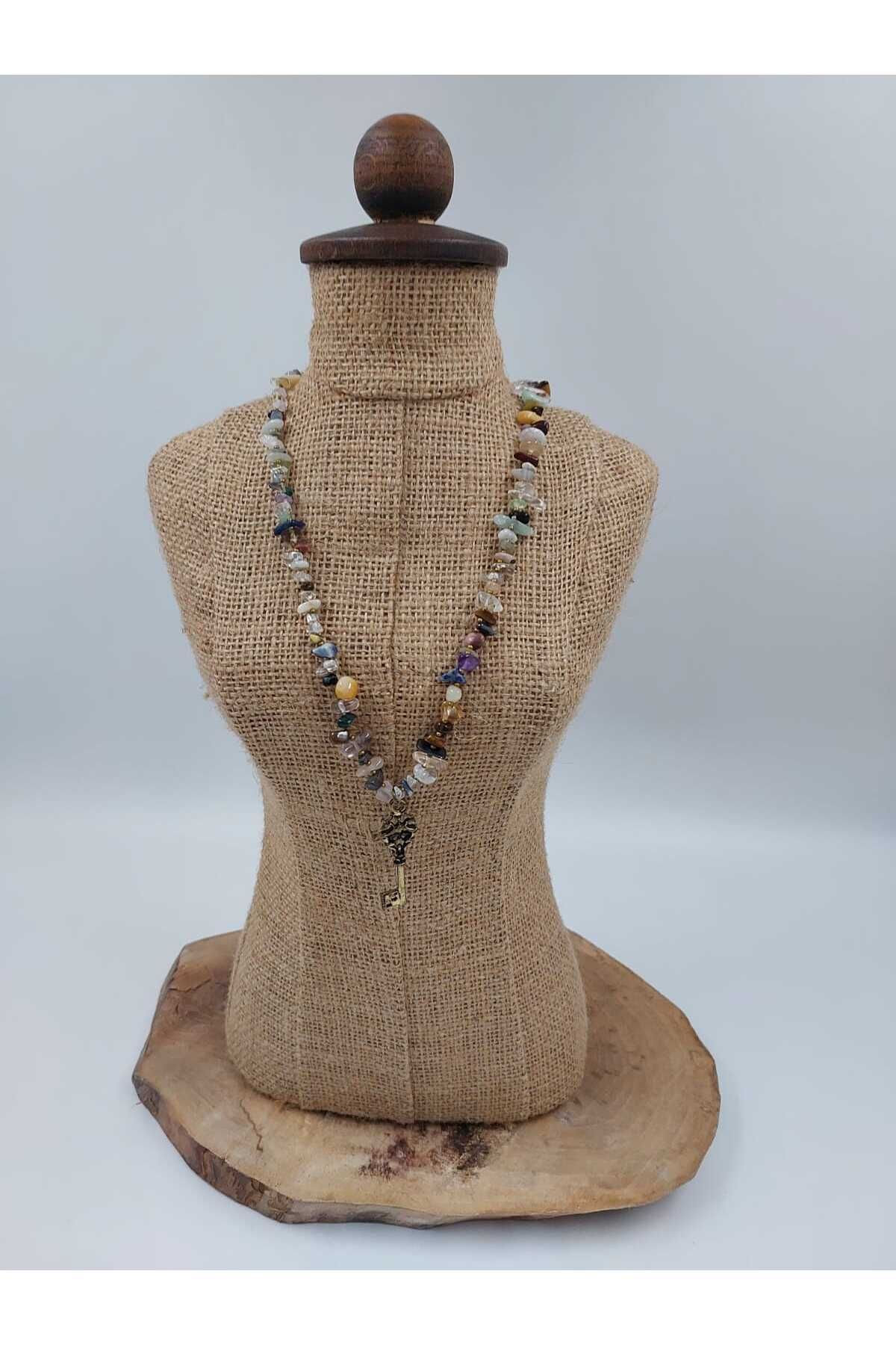 R G Handmade Design Enerji ve Denge: Çakra Taşlı ve Anahtar Orta Aparatlı Kolye