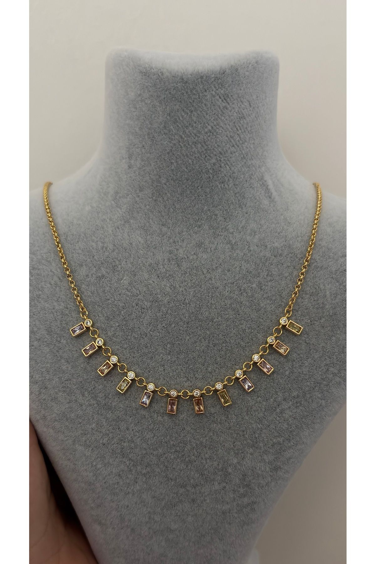 XUPING JEWELRY Xuping 14K Renginde Renkli Sıra Taşlı Damla Kolye Yaz Trendi