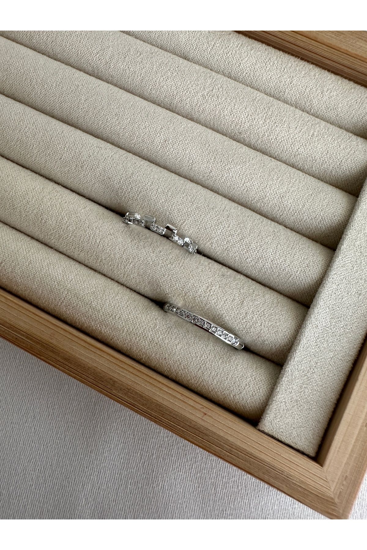 ringbox-Silver Colored 2 Row Minimal Series Ring Set 2