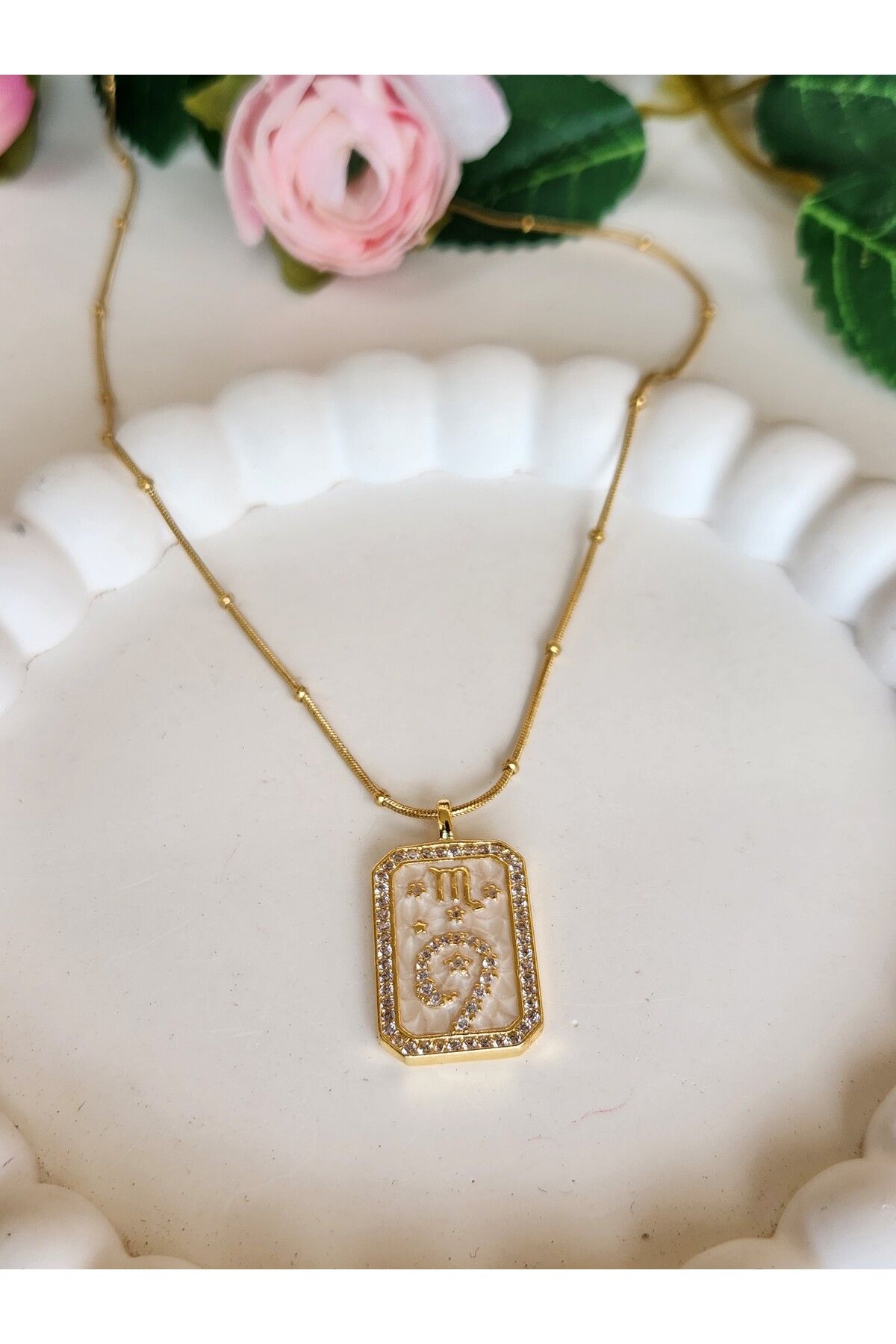 GIHANDMADE Akrep Burcu Sembolü Altın Renkli Çelik Kolye – Zodyak Temalı Işıltılı Astroloji Kolyeleri