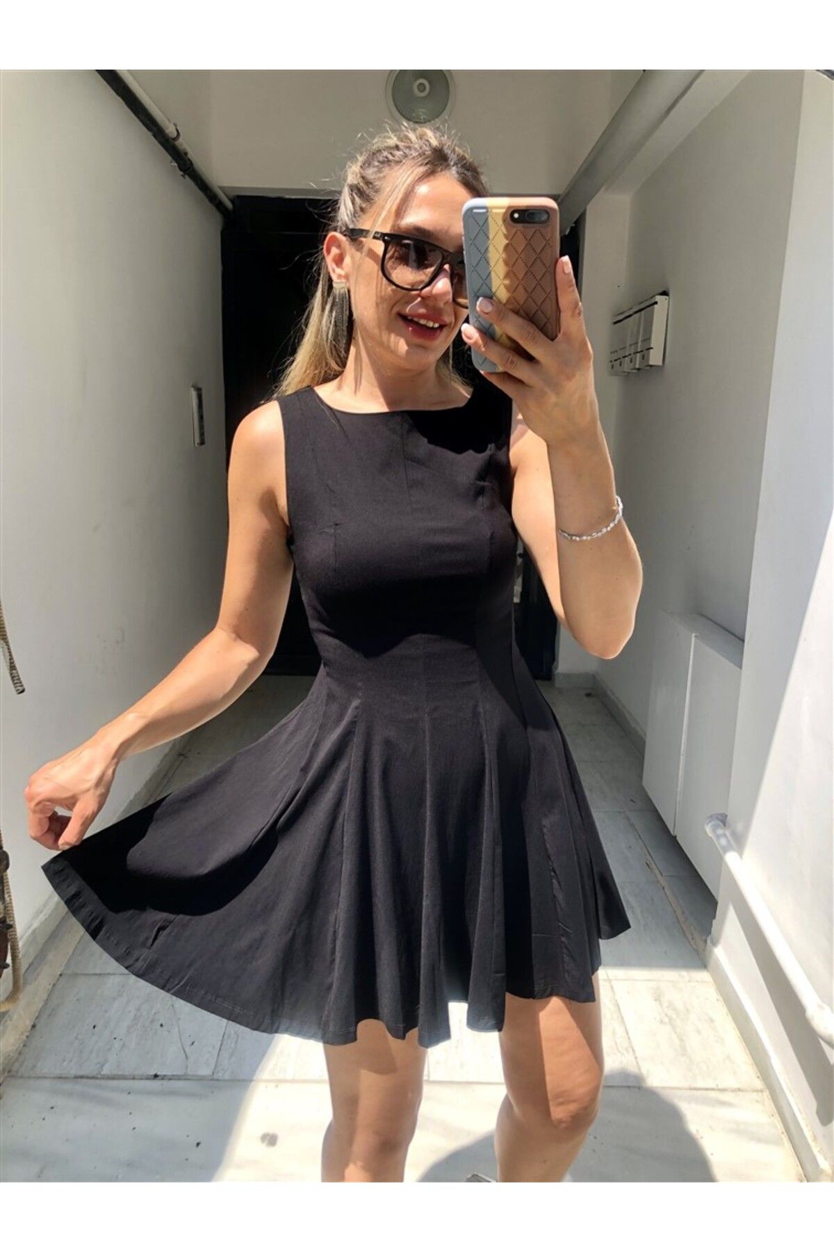 Gözde Tasarım Butik KADIN SİYAH RENK HALTER KESİM PİLELİ ÇAN KOLSUZ MİNİ KISA ELBİSE