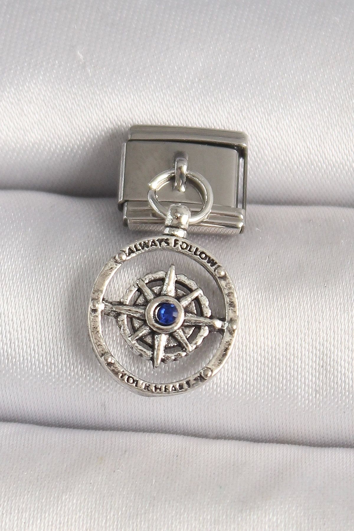 Generic 316L Çelik Gümüş Renk Mavi Taş Detaylı Pusula Model Nomination Charm