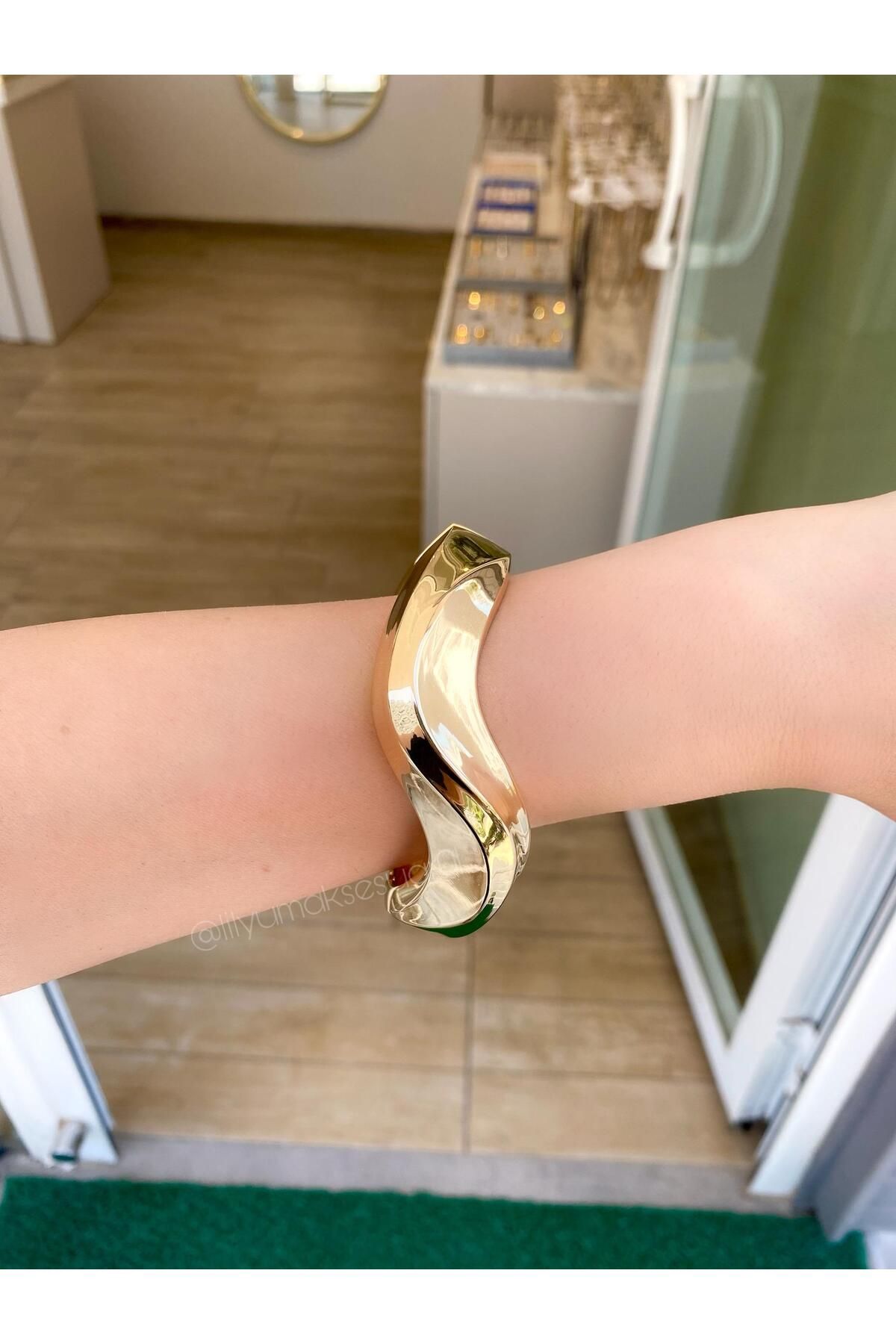 Lilyum Aksesuar Metal Gold Sarı Altın Rengi Yaylı Kalın Bilezik Bileklik (1 ADET)