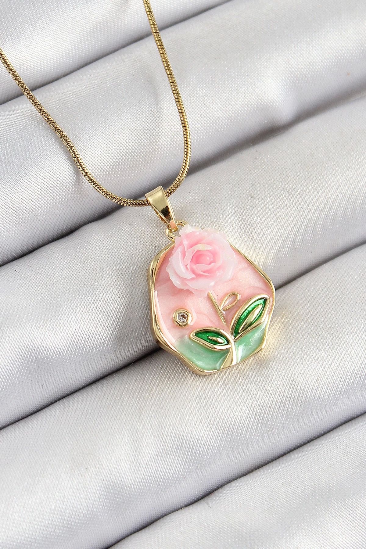 luz&pos 316L Çelik Zincir Zirkon Taşlı Pembe Sanatsal Portre Gül Figürlü Beşgen Model Gold Renk Kadın Kolye