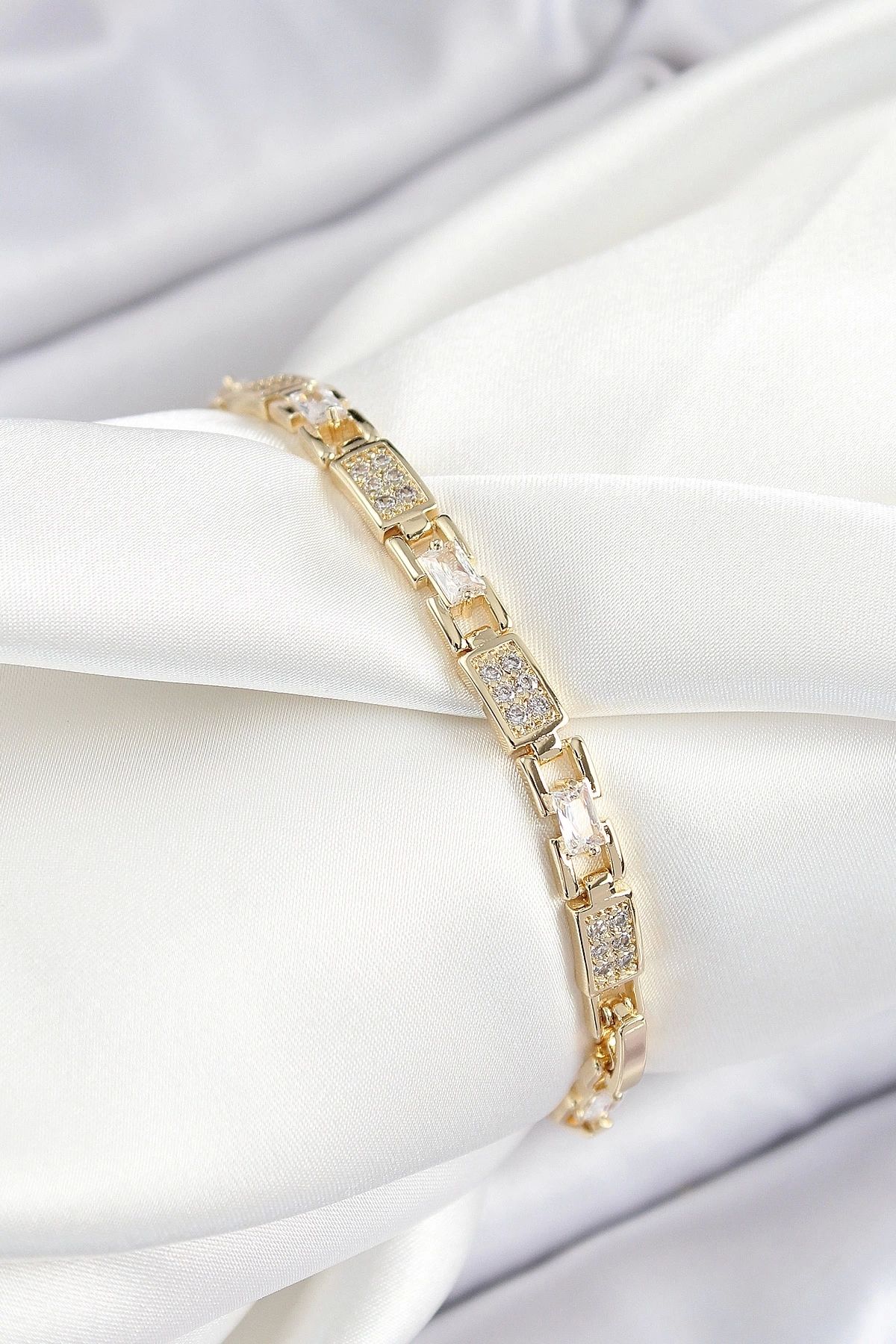luz&pos Pirinç Zincir Model Zirkon Taşlı Gold Renk VİP Seri Kadın Bileklik