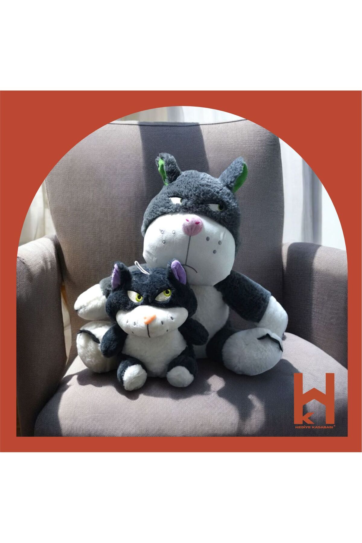Hediye Kasabası SİNİRLİ KEDİ SABRİ VE OĞLU 50 CM PELUŞ OYUNCAK