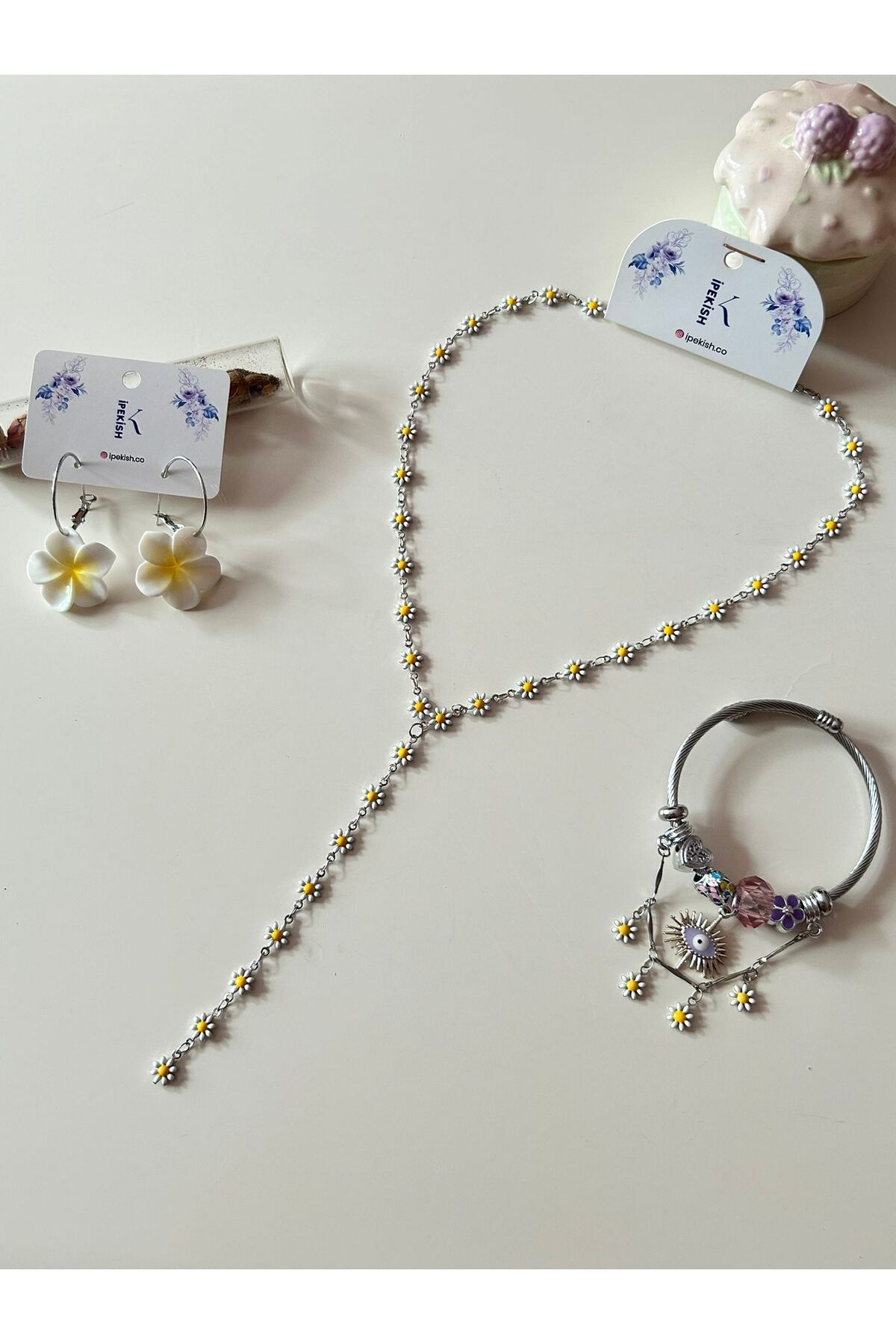 Cheecky Chic İpekish | Papatya Tam Tur, Çelik, Y Kolye ve Lotus Çiçeği, Klipsli - Charm Bileklik 3’lü Set