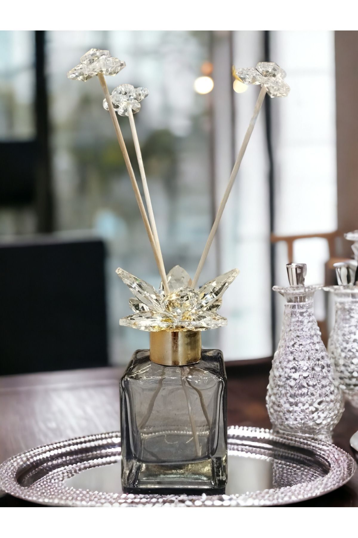 DEKORANLA Şık Kristal Taşlı ve Altın Detaylı Koku Şişesi, FÜME Renkli