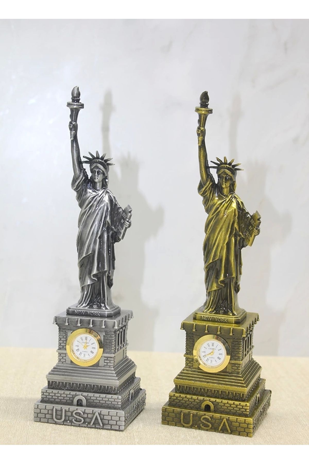 DEKORANLA Çok Renkli Metal Saatli Özgürlük Anıtı Dekorasyon Parçası