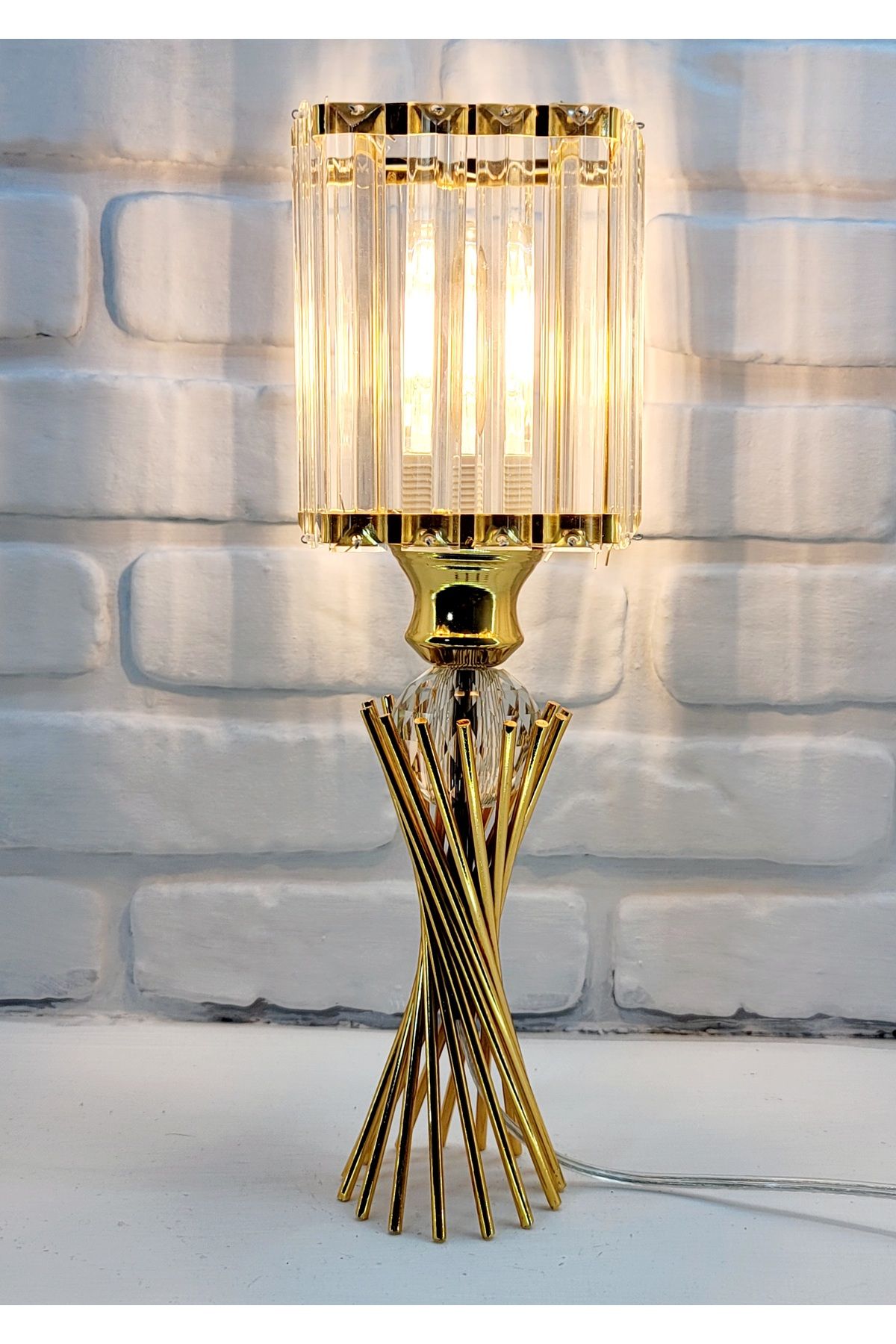 365GUNSERİSONU Modern Dekoratif Gold Metal Burgu Kristal Taşlı Kristal Dairesel / Kare Şapkalı Abajur Masa Lambası