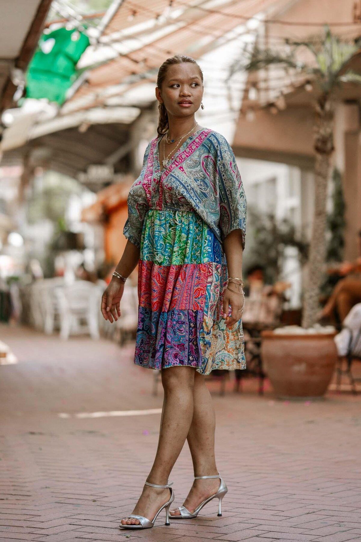 Miss Boheme Yeşil Renk Patchwork Desenli Önü V Arkası Bağlamalı Kısa İpek Elbise