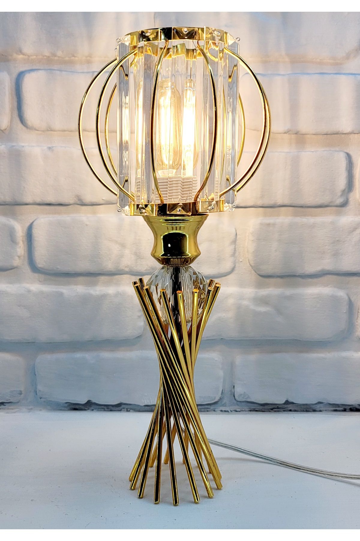 365GUNSERİSONU Modern Dekoratif Gold Metal Burgu Kristal Taşlı Kristal Dairesel / Kare Şapkalı Abajur Masa Lambası