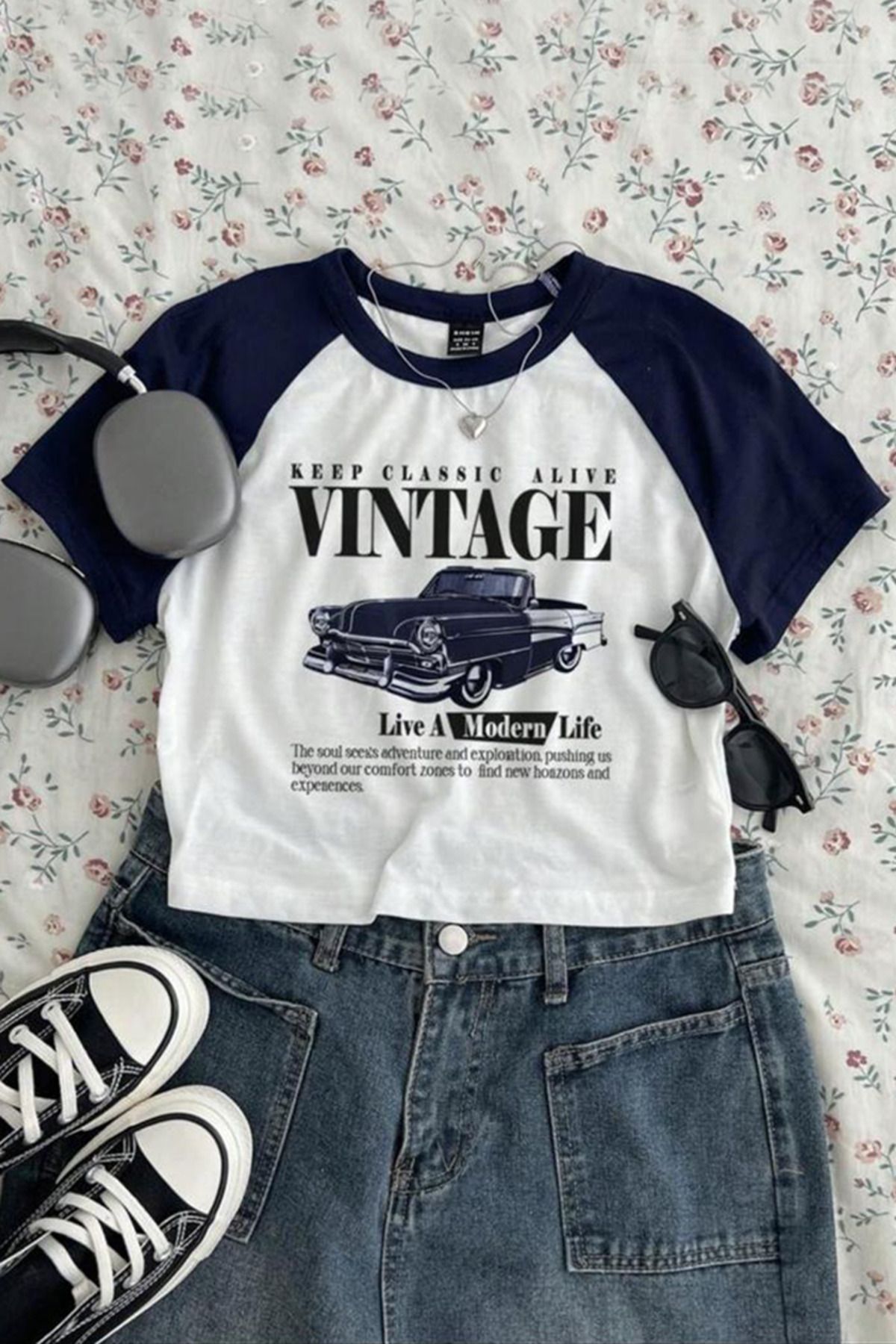 Karakedi Beyaz Keep Classic Alive Vintage Y2K Kısa Kollu Crop