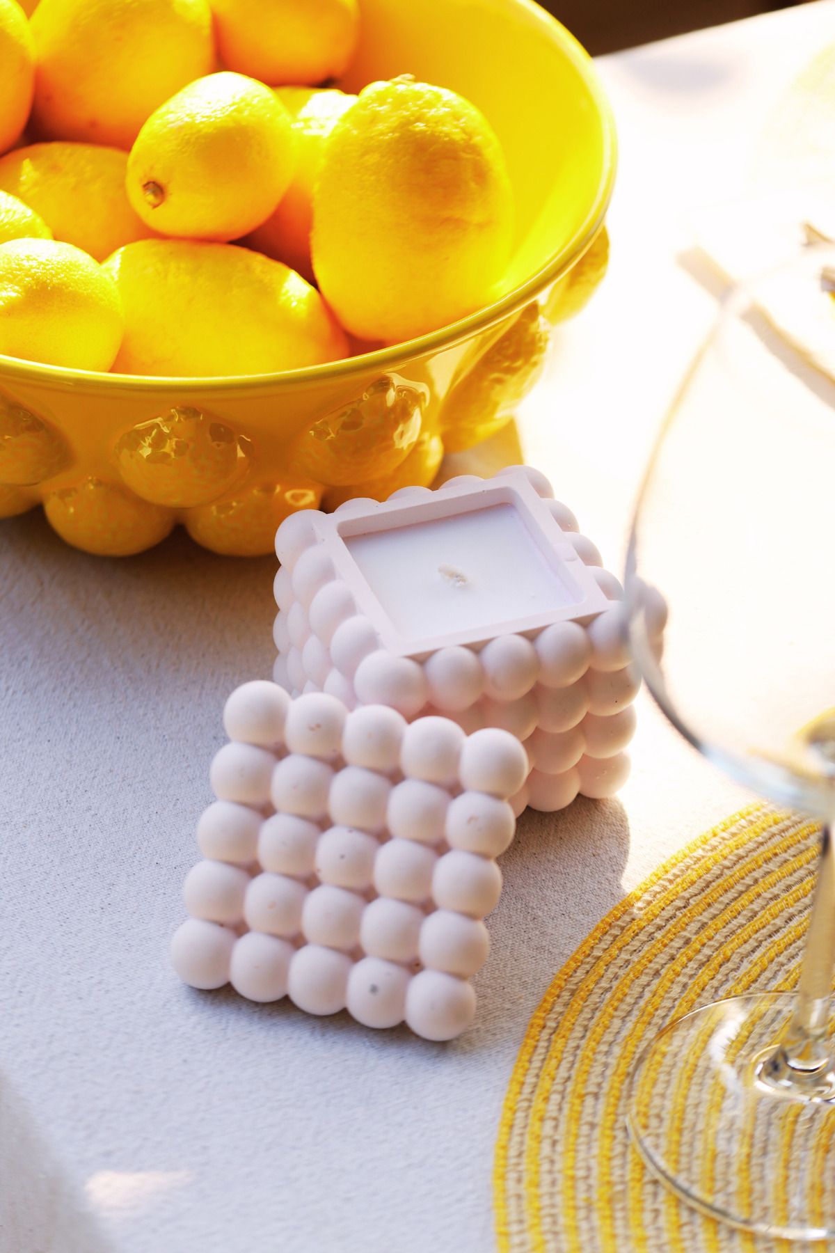 DEKORANLA Yasemin Kokulu Doğal Soya Bubble Beton Kalıp Yuvarlak Ahşap Fitilli Mum