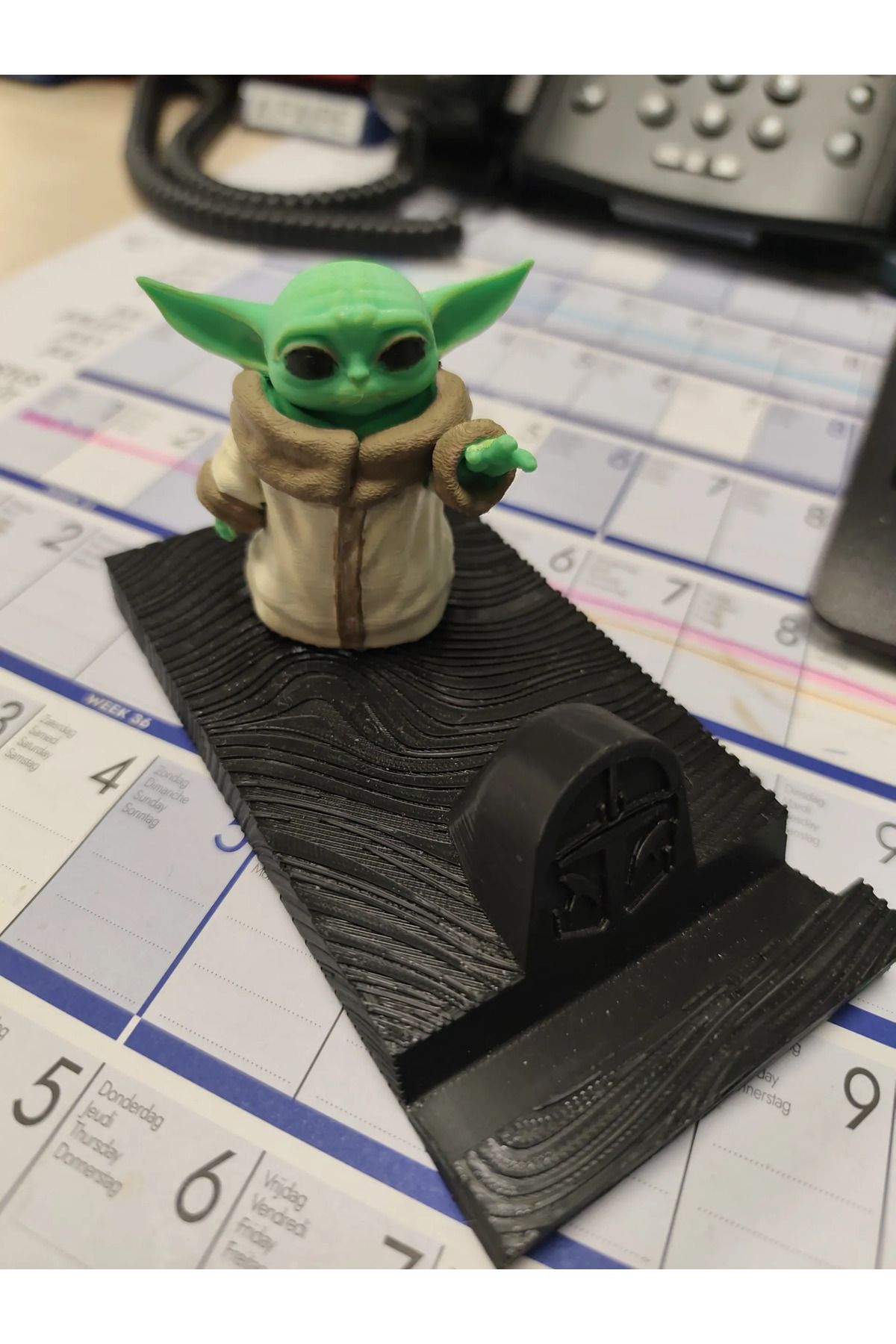 3D Printer Man BABY YODA MASA ÜSTÜ TELEFON STANDI TATLI HEDİYELİK