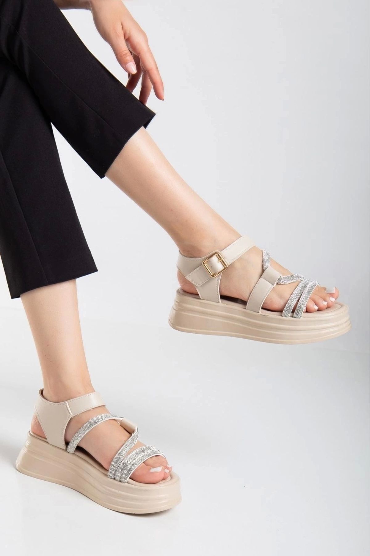 BellevieStore Lenda Bej Cilt Kemerli Sandalet