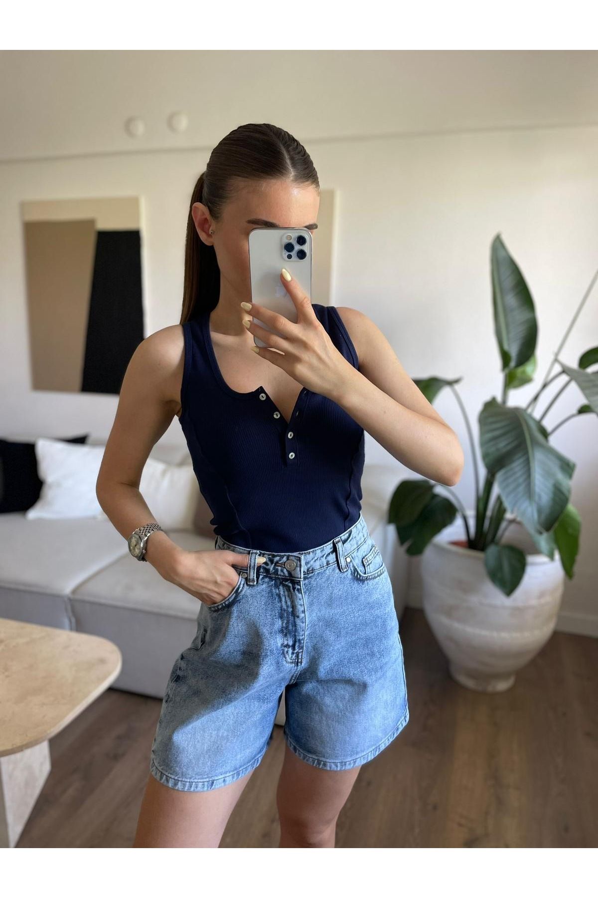 Özgece DÜĞMELİ KORSE GÖRÜNMLÜ CROP TOP