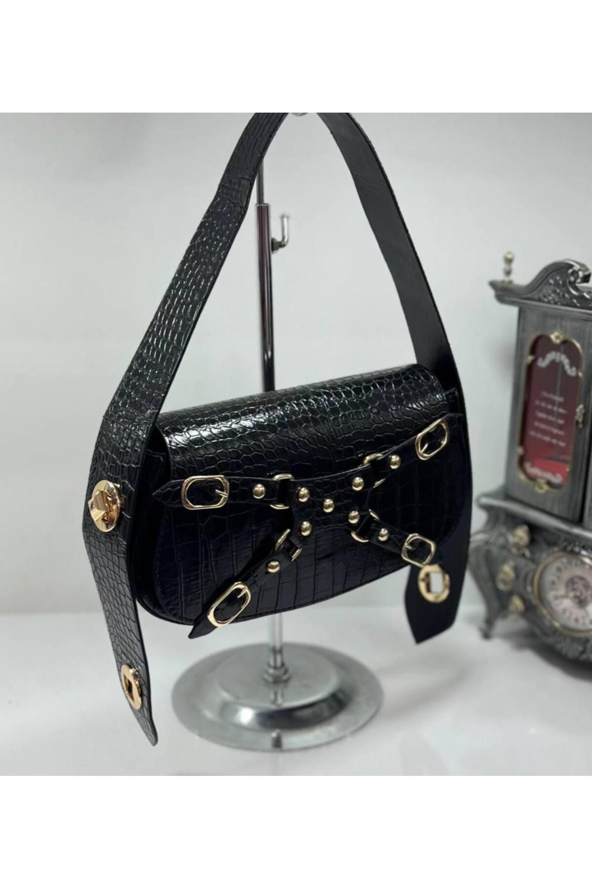 Butik Siyah Kroko Desenli Kadın Çift Kademeli Özel Kilit Askı Sistemli Manc Model Omuz Çantası