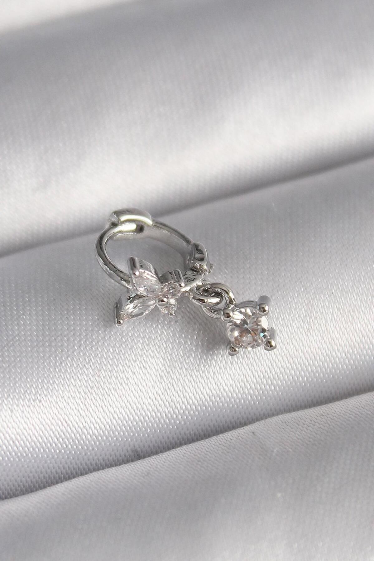 AfraBeauty 316L Çelik Gümüş Renk Zirkon Taşlı Kelebek Model Sallantı Detay Tragus Piercing
