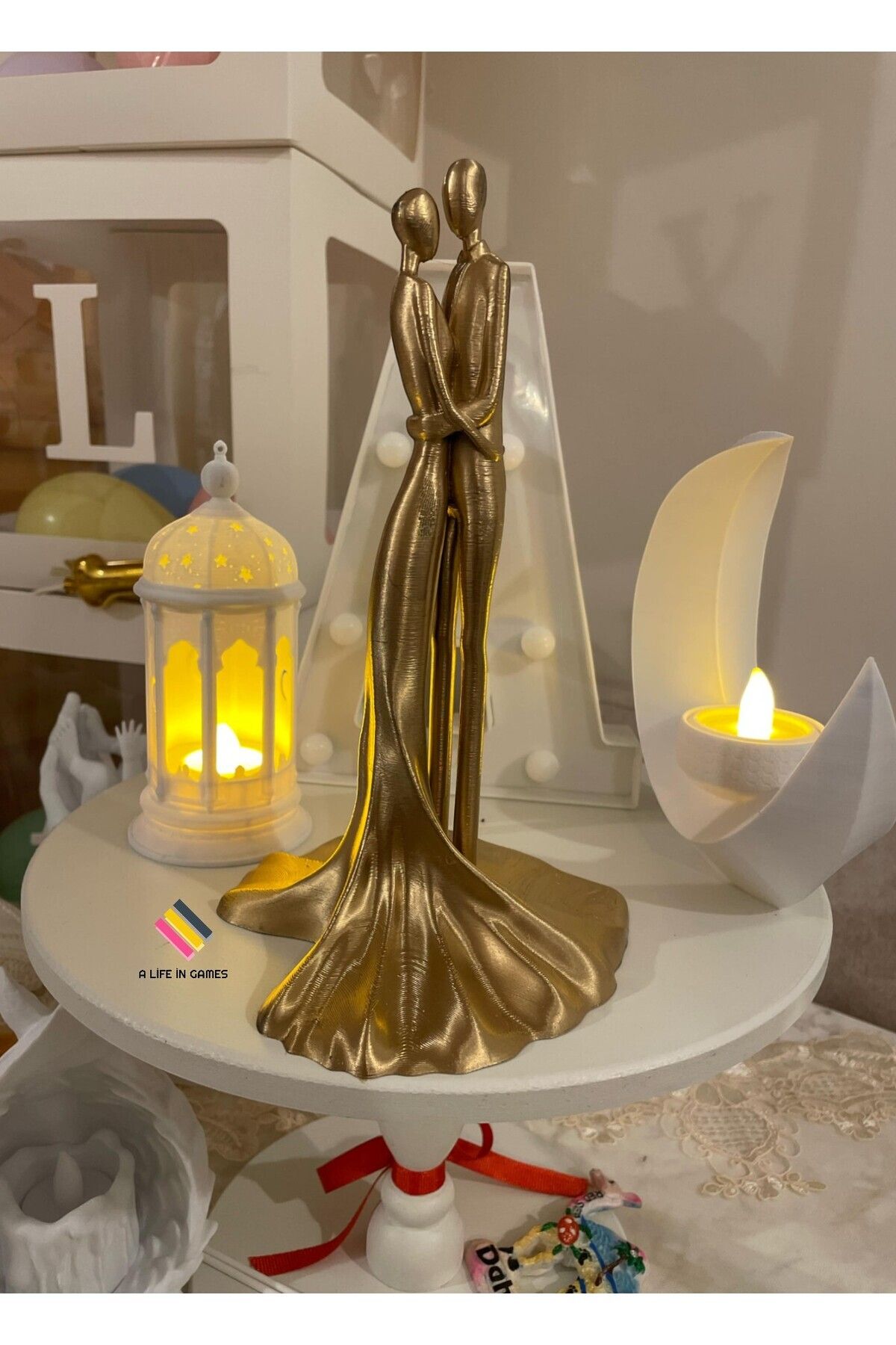 DEKORANLA Şık ve modern çift biblo 22cm, masaüstü dekorasyon ve hediye, sevgi ve aşk temalı