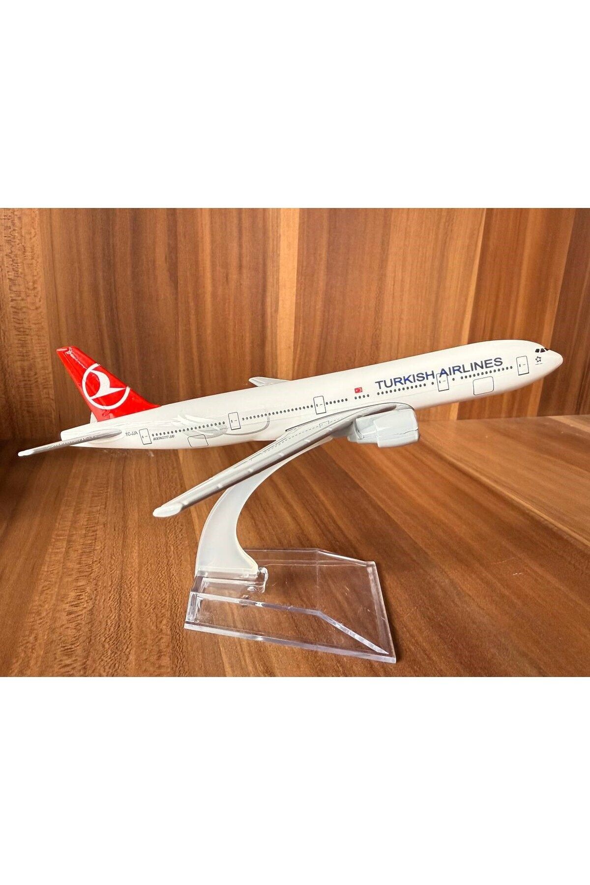 DEKORANLA Beyaz metal model uçak, kişiye özel isim yazılı, şık dekoratif ve koleksiyonluk
